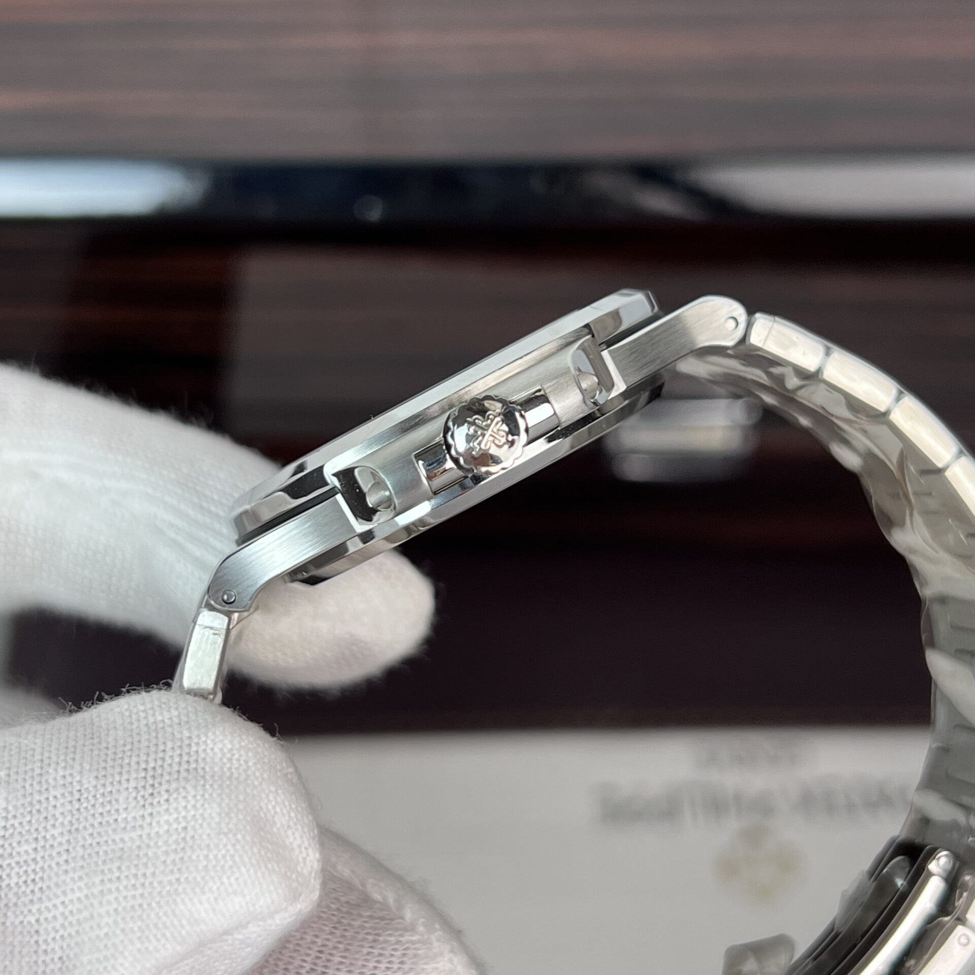 Patek Philippe Nautilus 5723 Replica 1:1 Watch Blue Dial Diamond 40mm