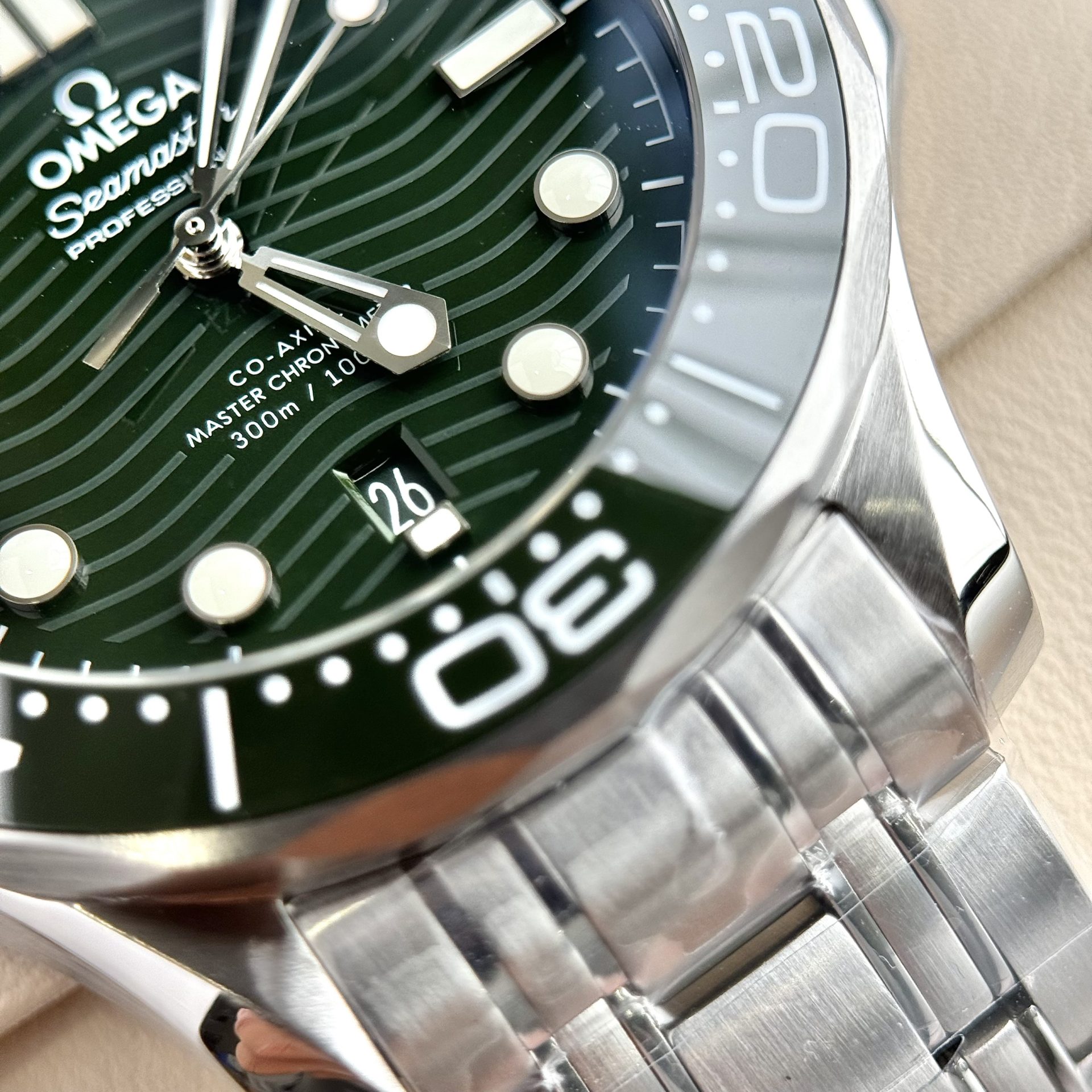 Omega Best Replica Watch Seamaster Diver 300M Dial Green VS Factory 42mm