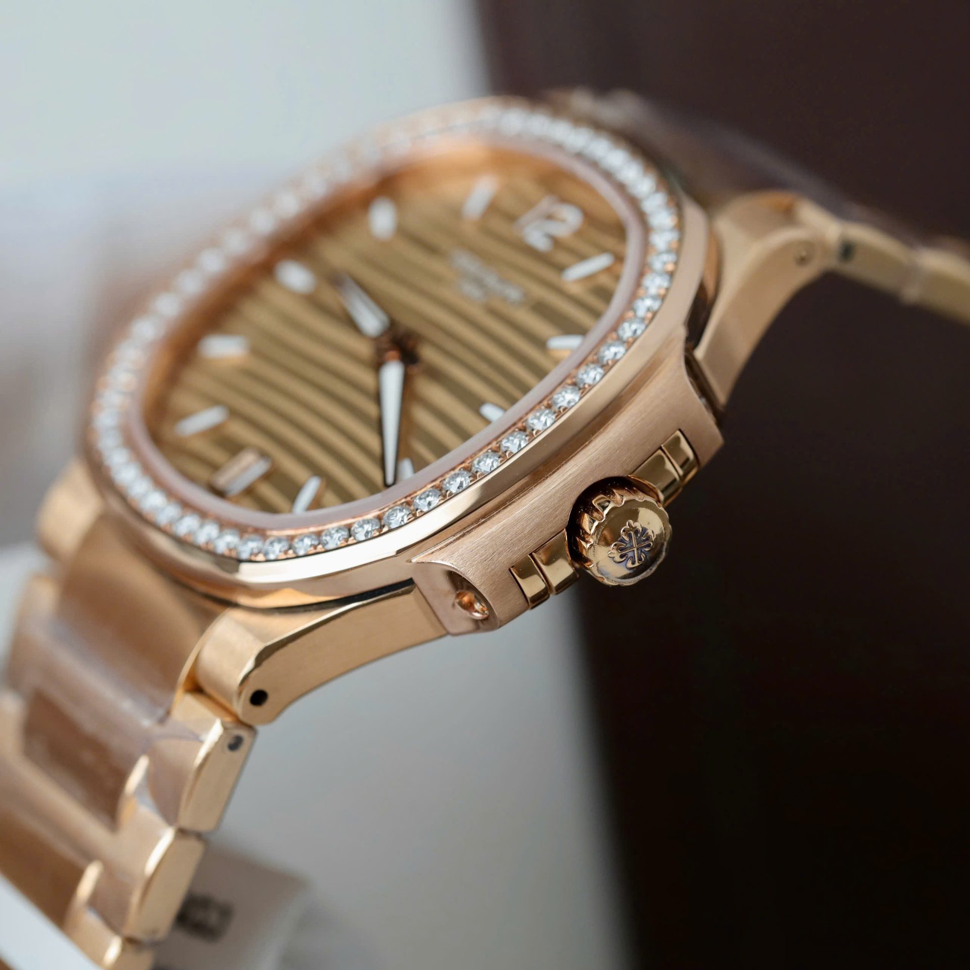Patek Philippe Nautilus 7118 Women Replica Watch Custom Gold Wrapped + Diamonds Moissanite 3K Factory 35.2mm