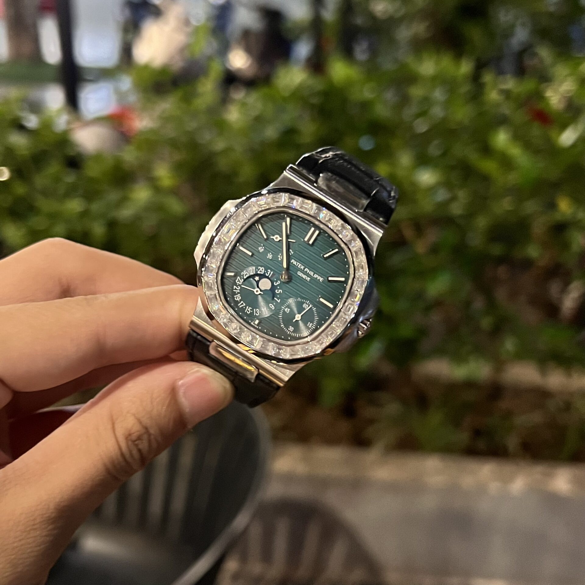 Patek Philippe Nautilus 5722G With Diamond Moissanite Replica 11 Watch 40mm