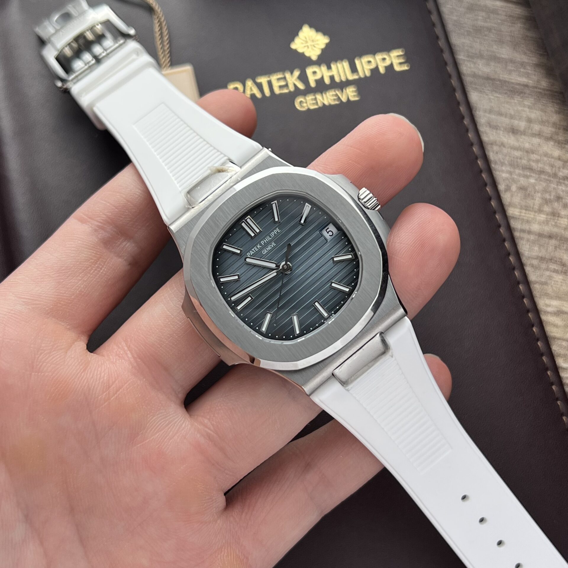Patek Philippe Nautilus 5711 Best Replica Watch White Rubber Strap 3K Factory 40mm