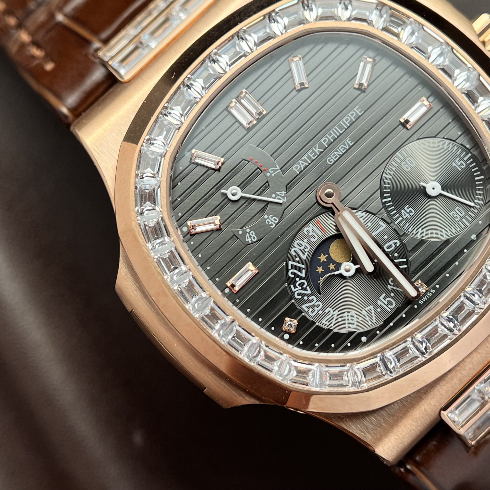 Patek Philippe Nautilus 5724R Replica Watch Gray Dial Factory GR 40mm