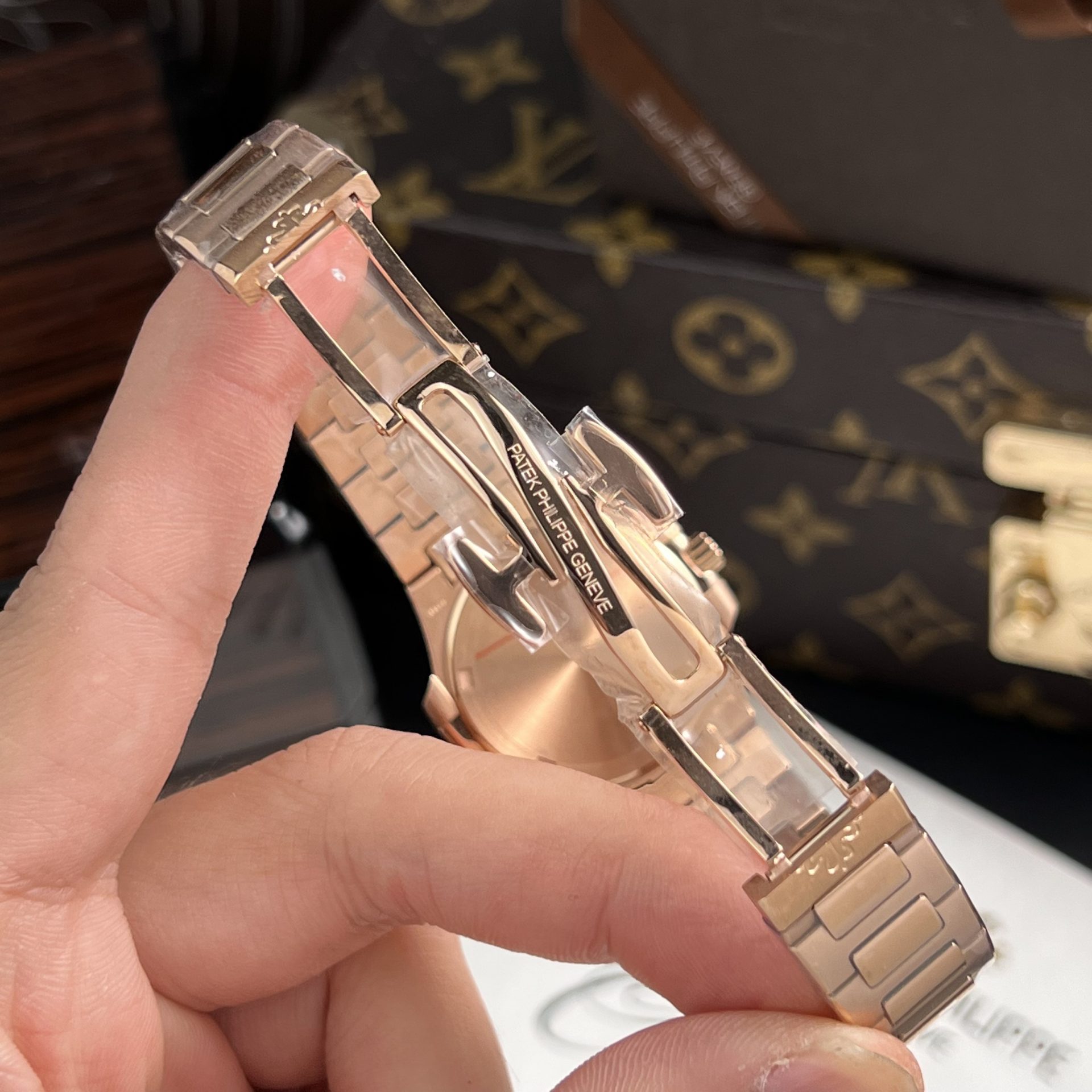 Patek Philippe Replica Watch Nautilus 7010 White Dial Womens GR Factory 32mm