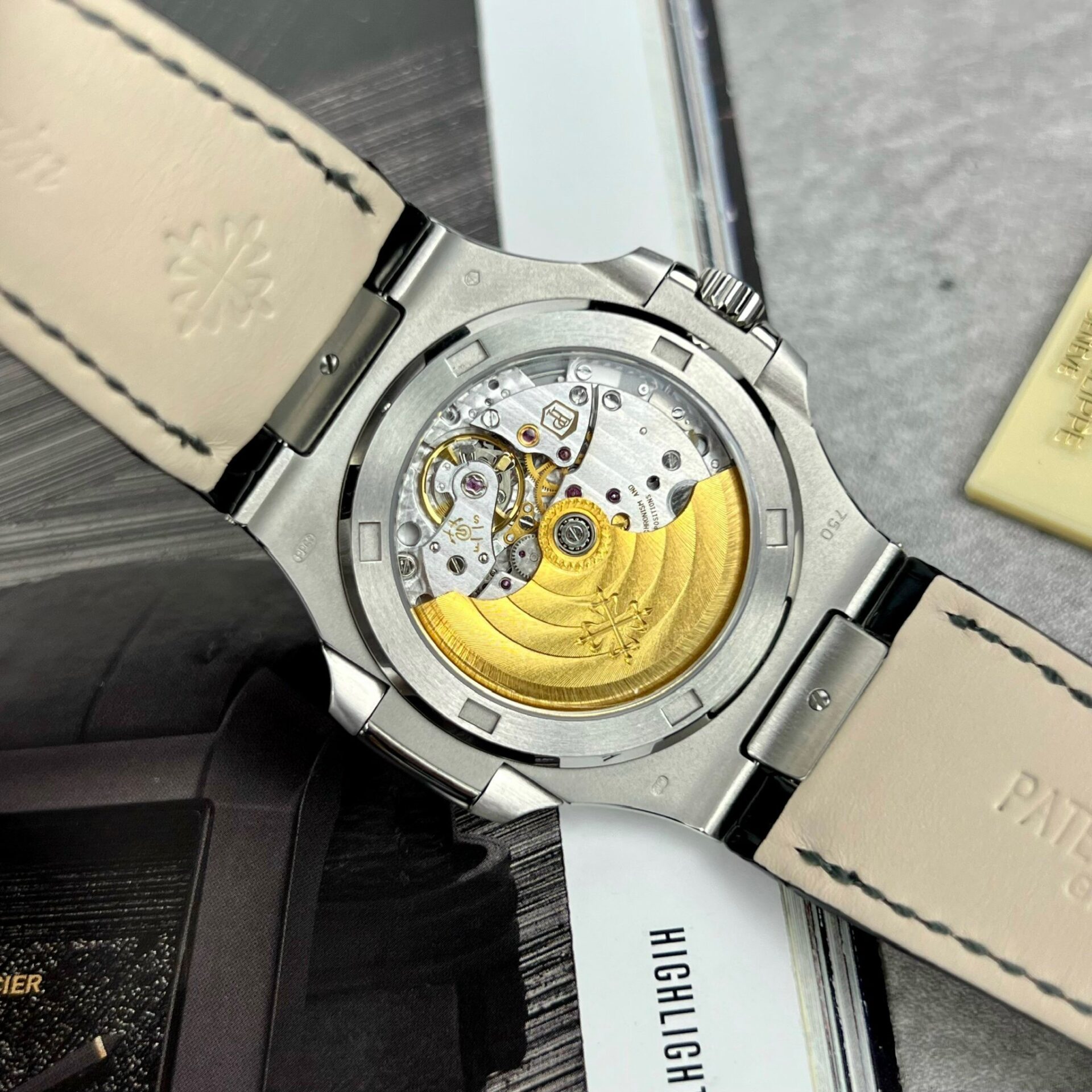 Patek Philippe Nautilus 5711 Replica Watch Leather Strap Green Dial 40mm