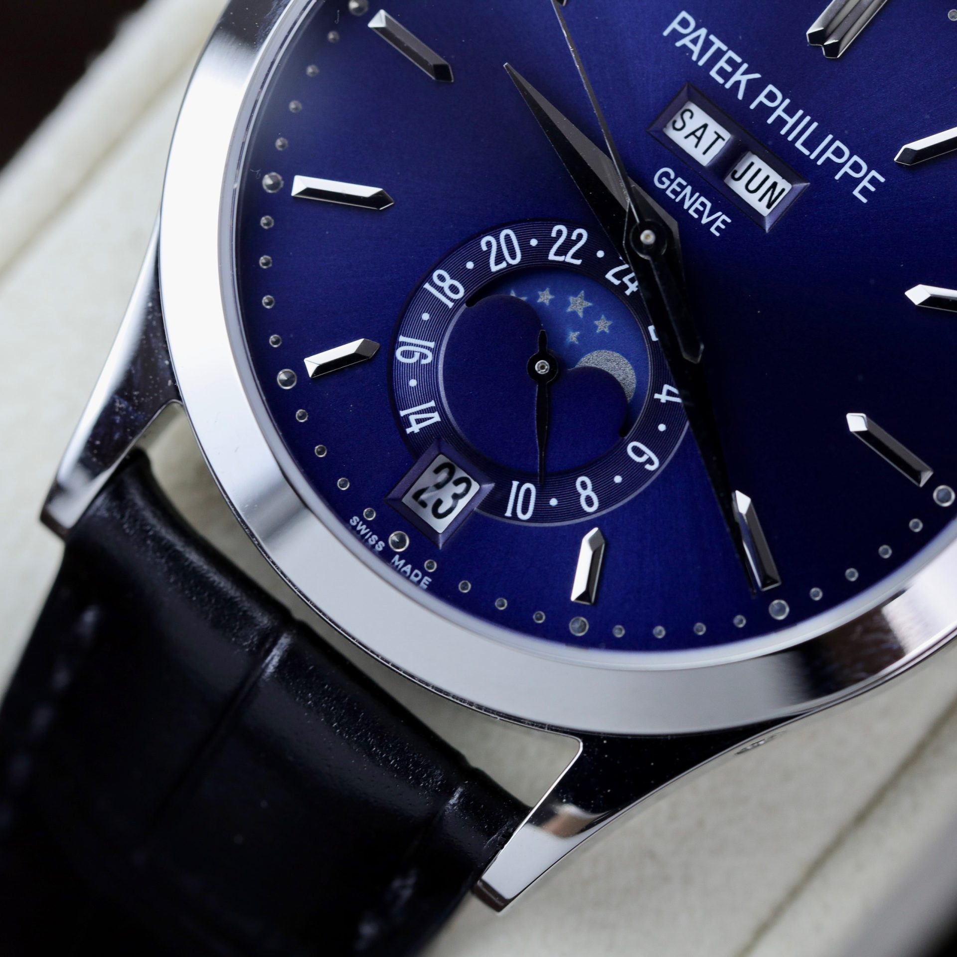 Patek Philippe Replica Watch Complications 5396G Dial Blue 38.5mm