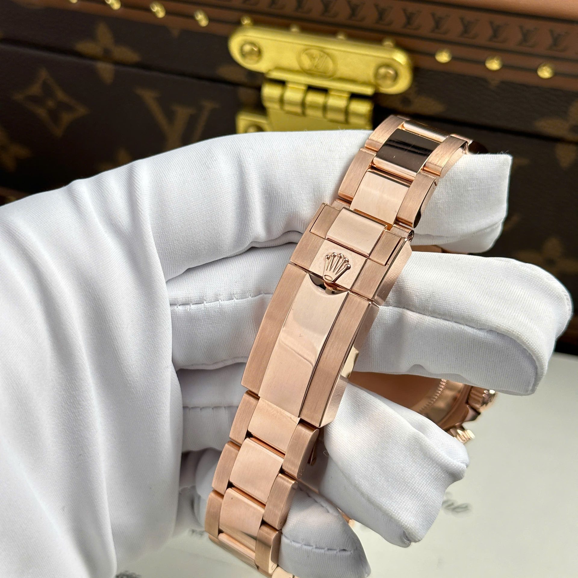 Rolex Cosmograph Daytona Dial Black Custom Gold Wrapped Replica Watch 40mm