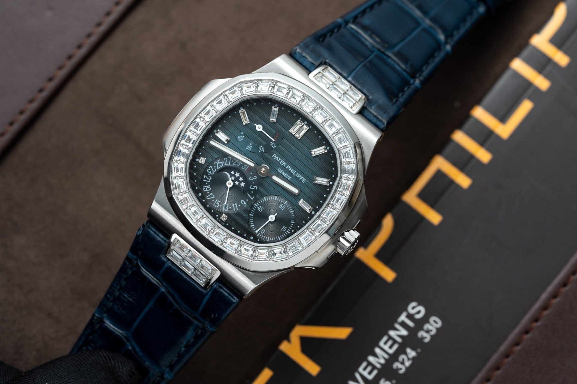 Patek Philippe Nautilus 5724G Replica Watch Blue GRF 40mm