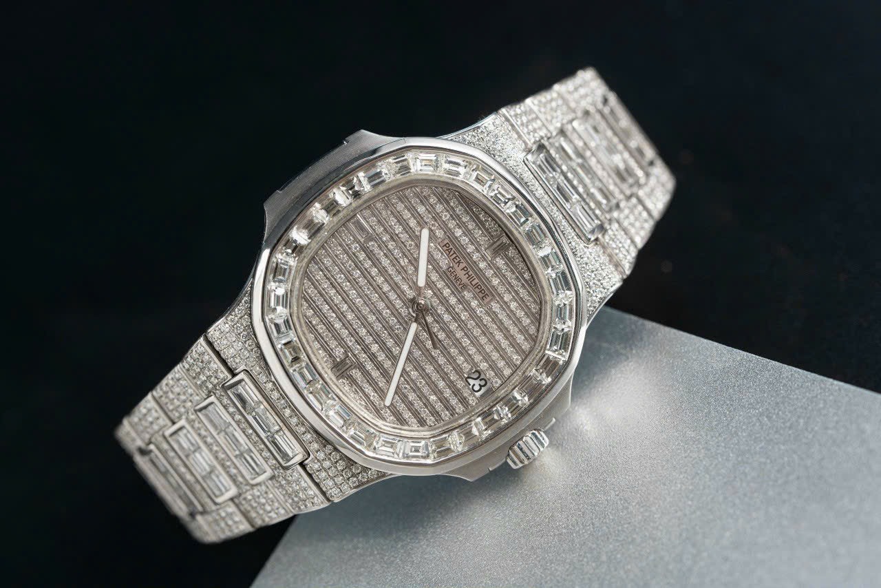 Patek Philippe Clone Watch Nautilus 5719 Full Diamonds Baguette 40mm