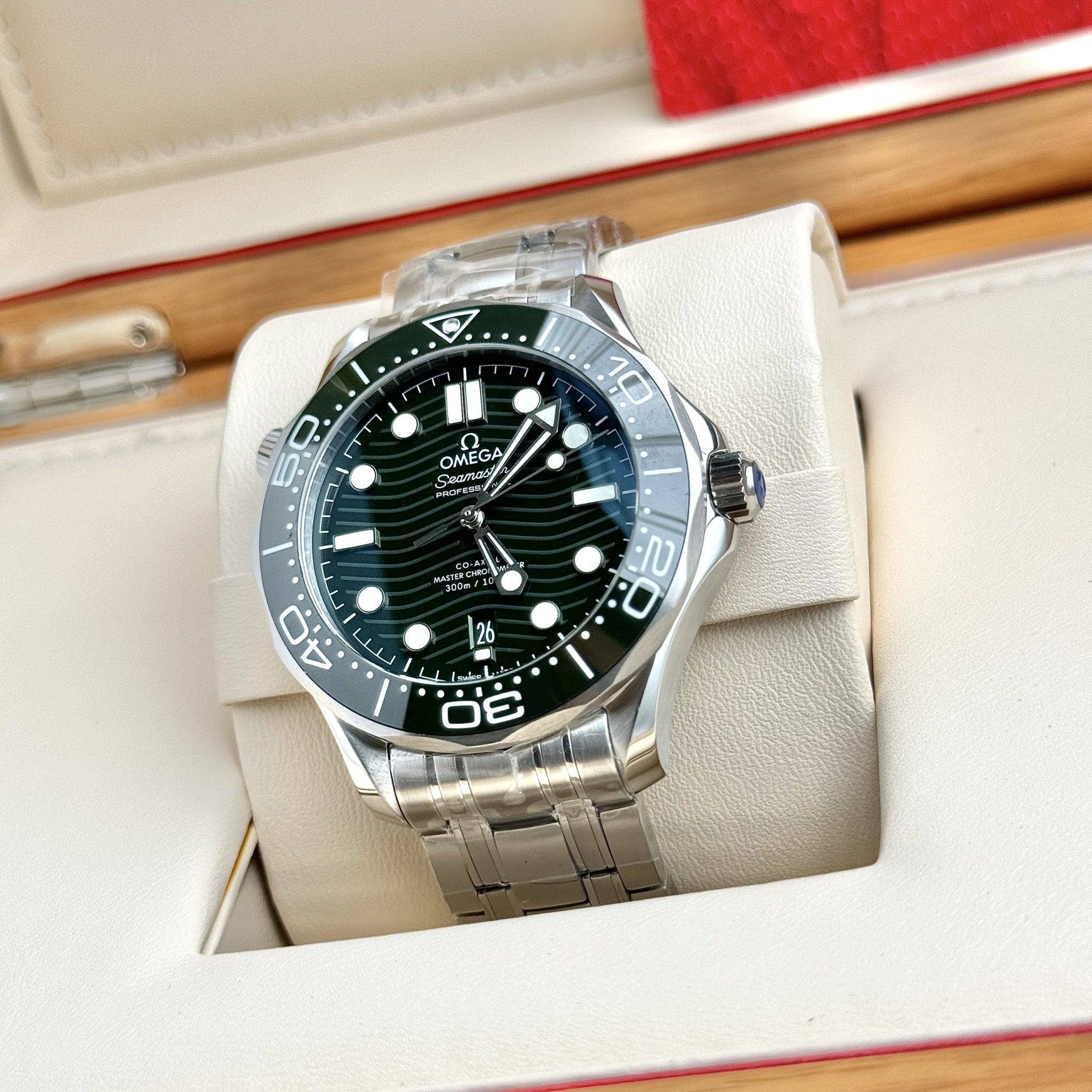 Omega Best Replica Watch Seamaster Diver 300M Dial Green VS Factory 42mm