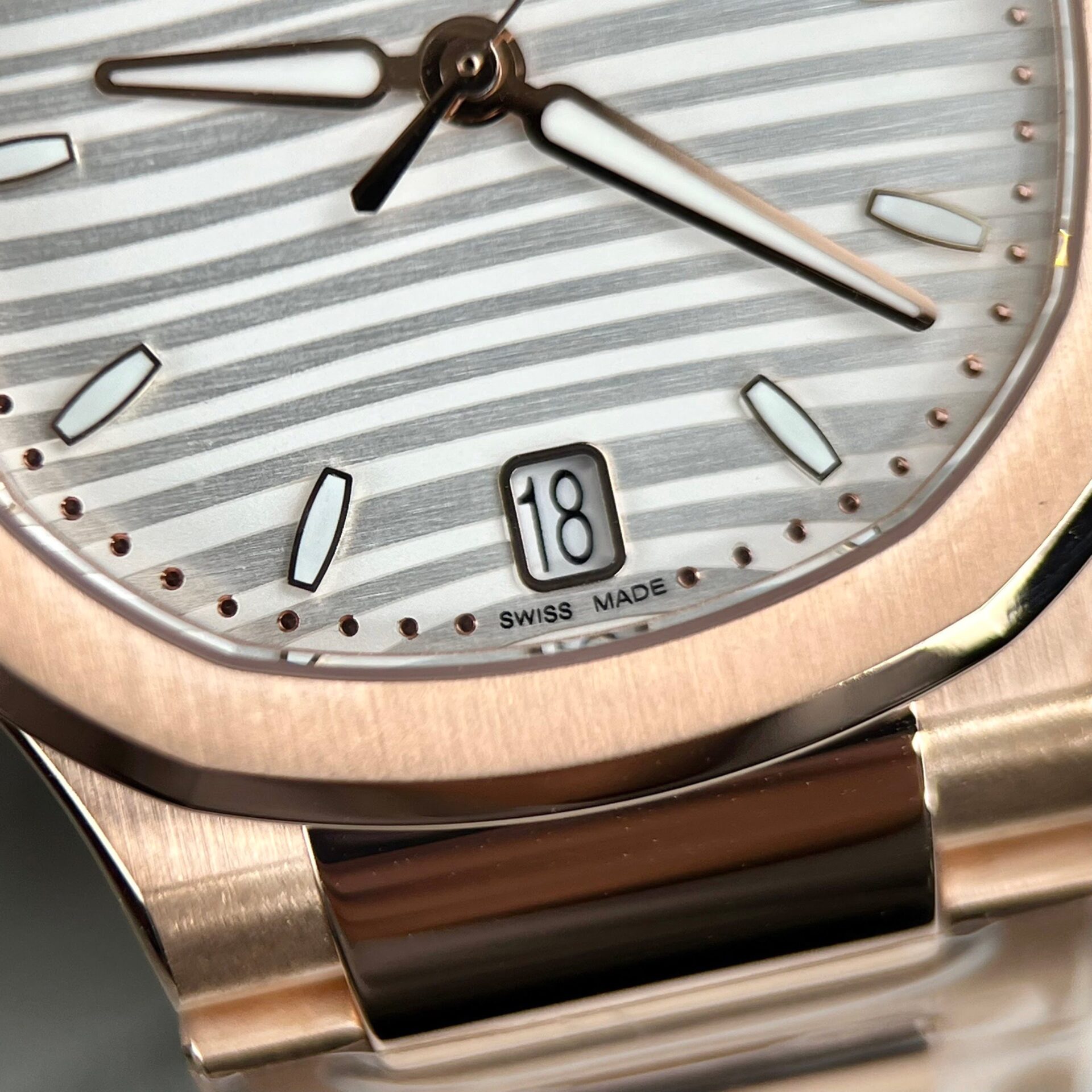 Patek Philippe Best Replica Watch Nautilus 7118 Gold Wrapped White Dial 3K Factory 35.2mm