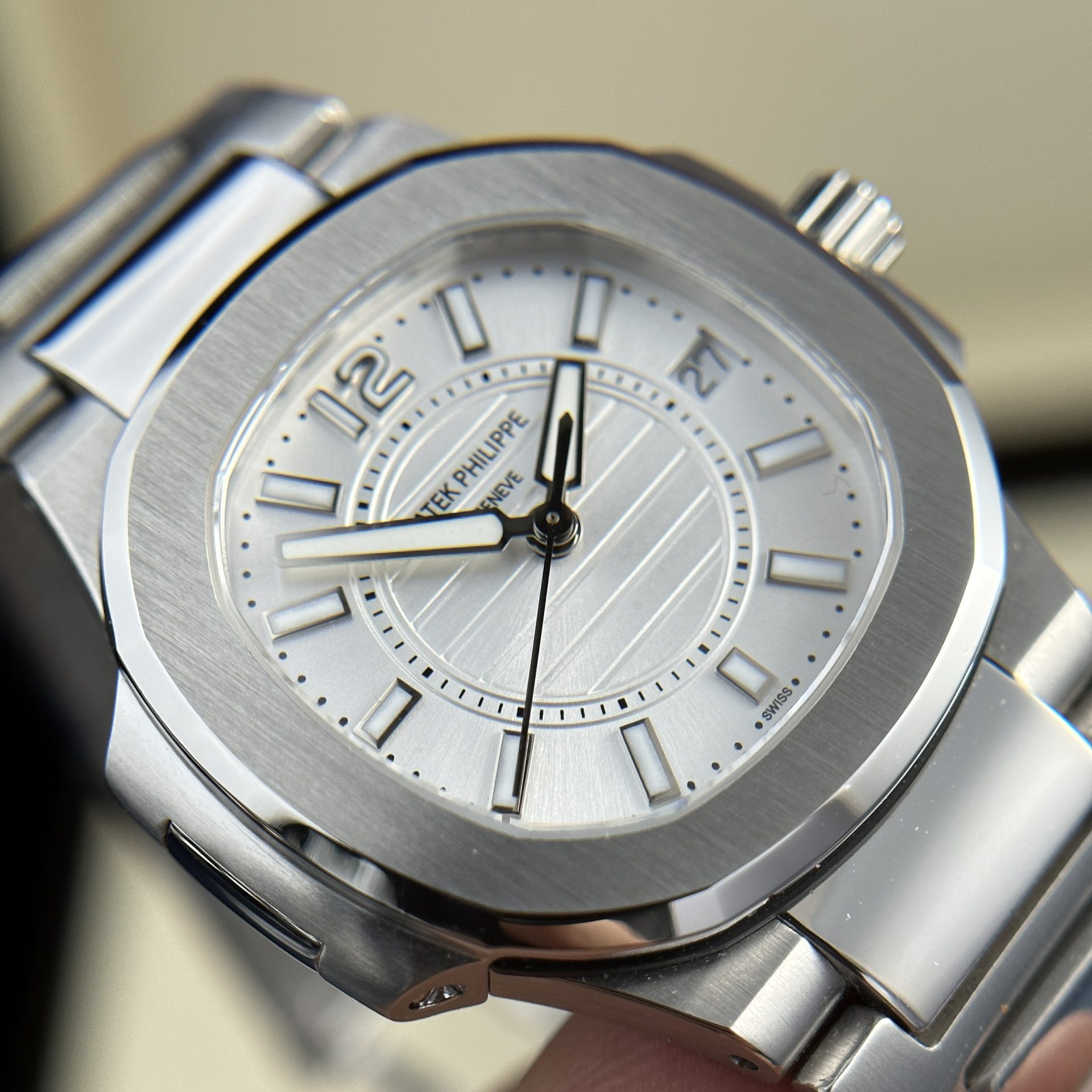 Patek Philippe Replica Watch Nautilus 7010 White Dial Metal Wire 32mm