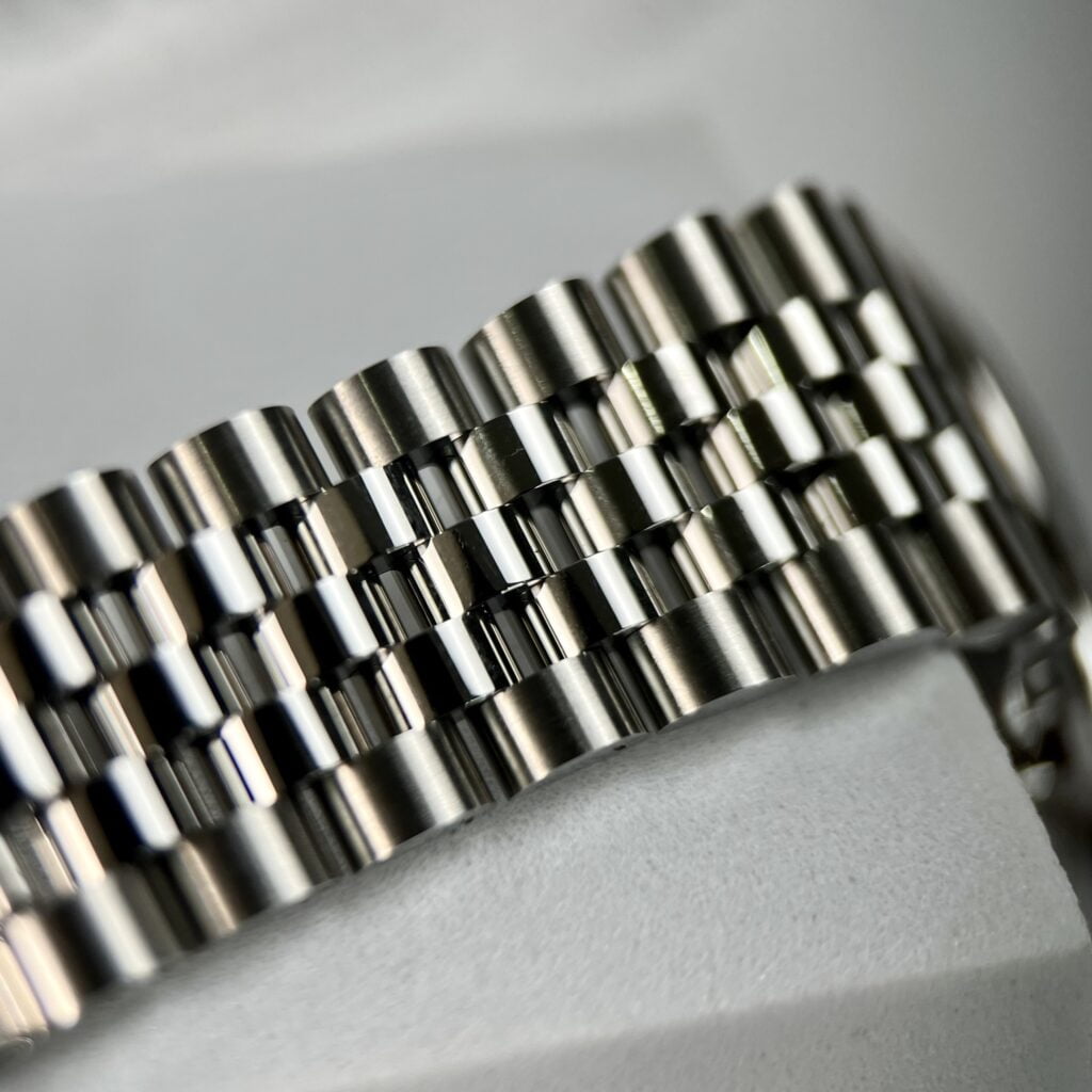 Rolex Replica Watch DateJust Dial Mother Of Pearl Moissanite Diamonds 41mm