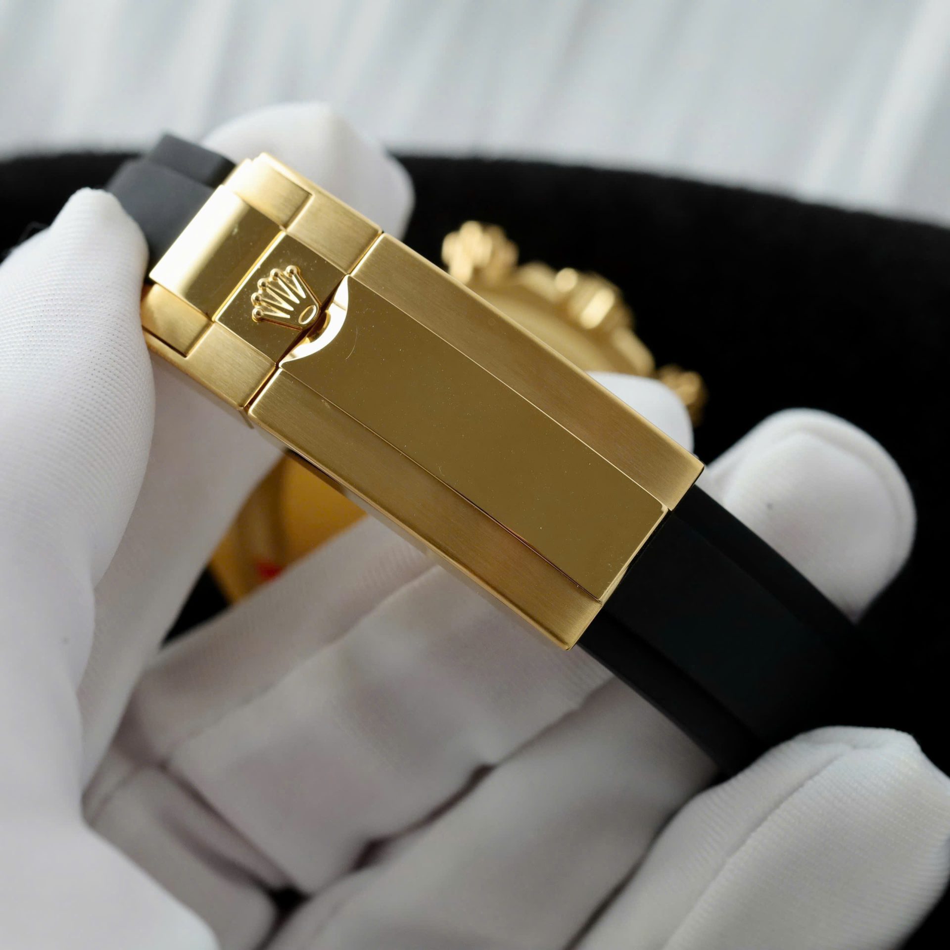 Rolex Daytona Replica Watch Custom 18K Gold Wrapped Movement Calibre 4131 40mm