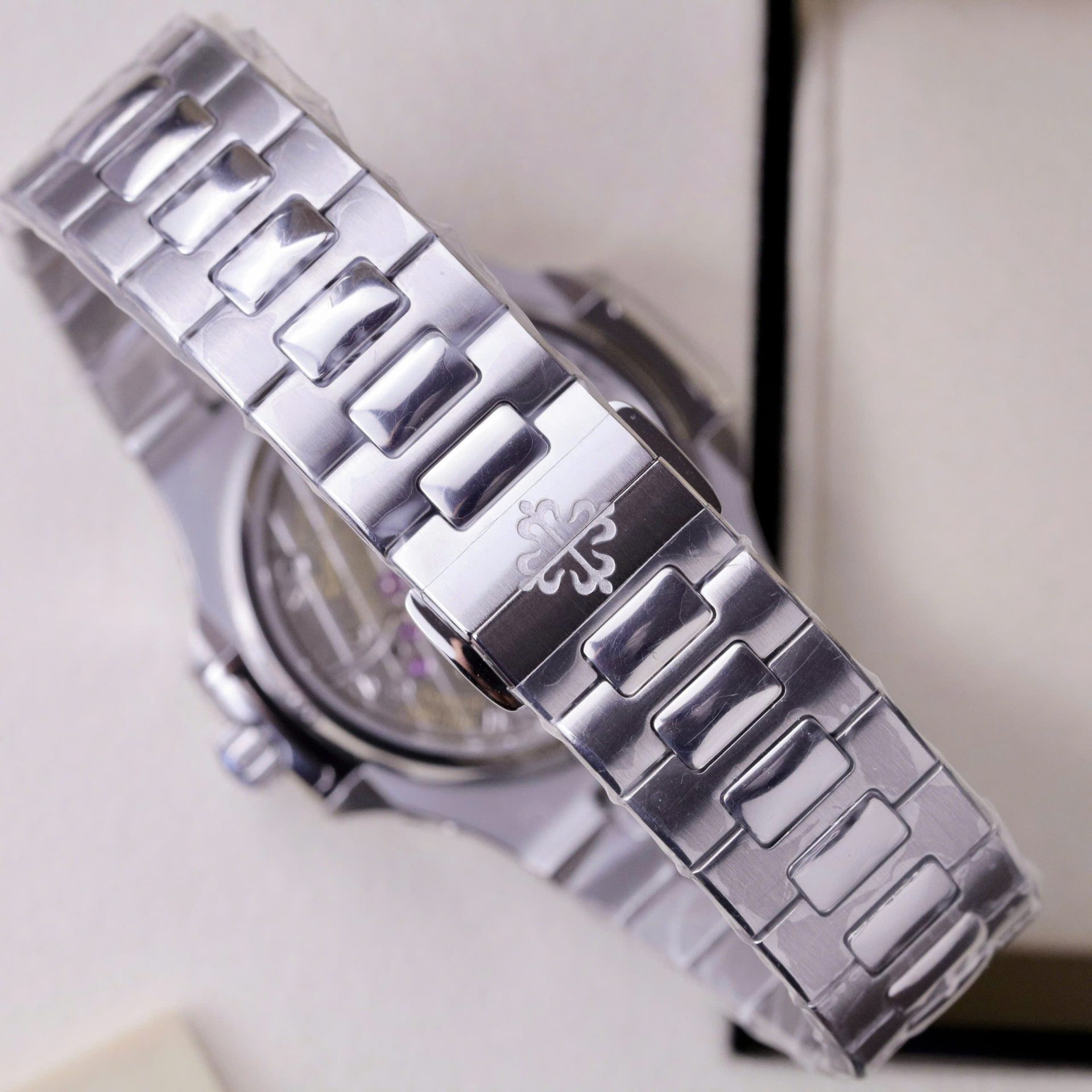 Patek Philippe Nautilus 5740 Copies Watch Men Blue Dial Metal Wire 40mm