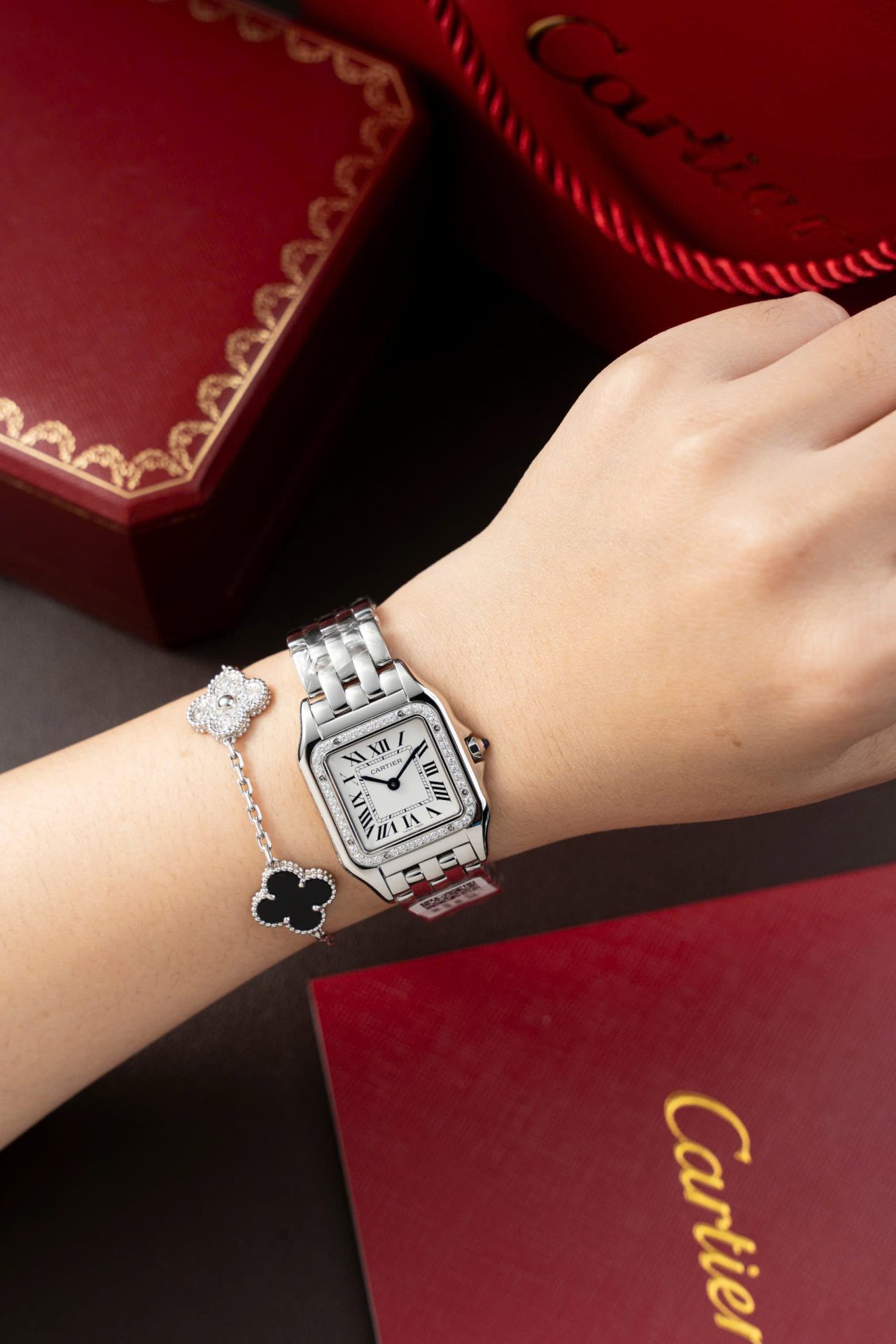 Cartier Panthere W2PN0007 Replica Watch White Dial Metal Wire 27x37mm