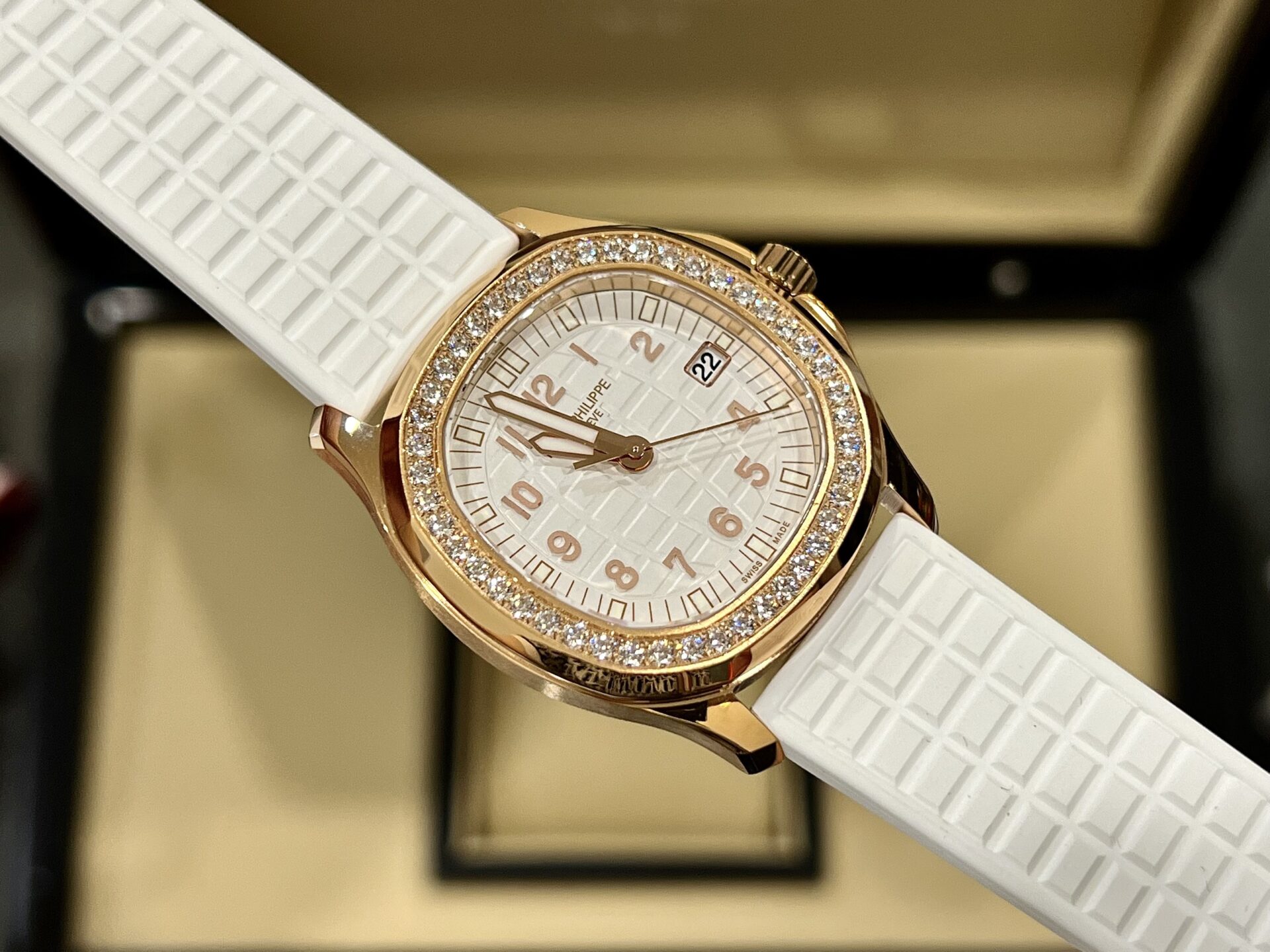 Patek Philippe Aquanaut 5067A Replica Watch White With Stone Bezel 35.6mm