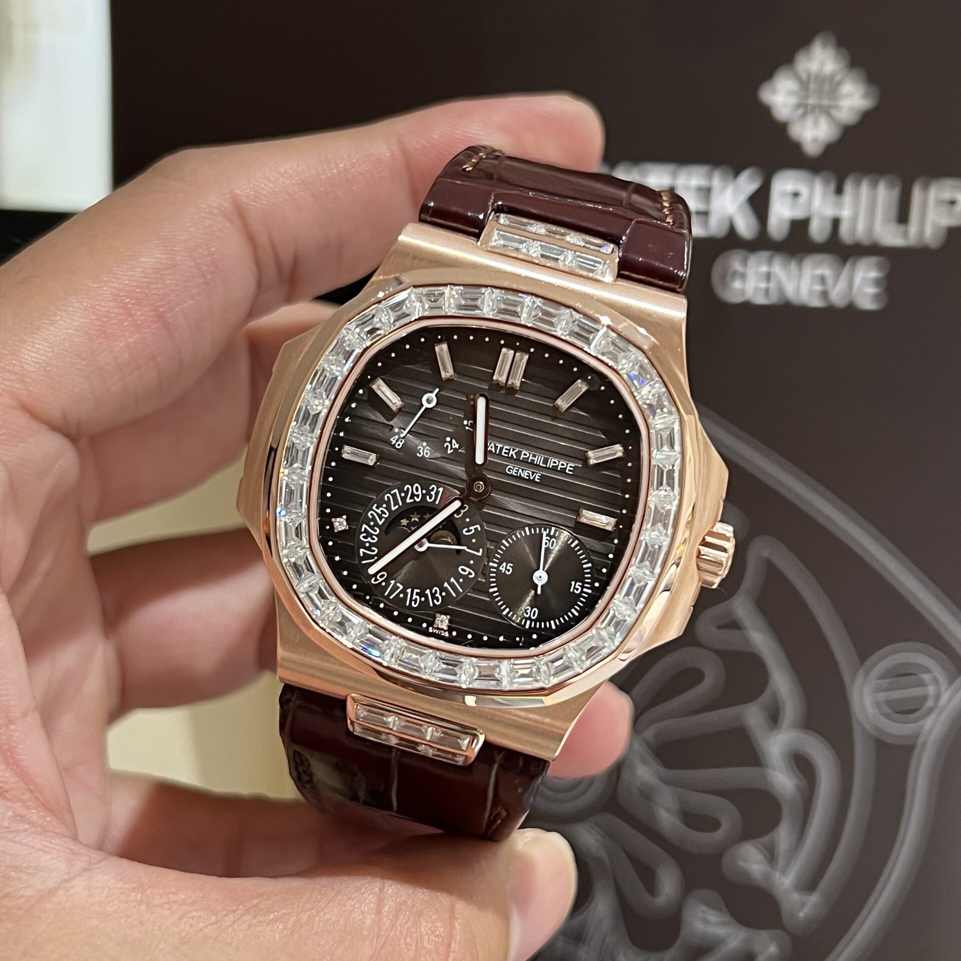 Patek Philippe Nautilus 5724R Gold Wrapped Moissanite Diamond Replica Watch 40mm