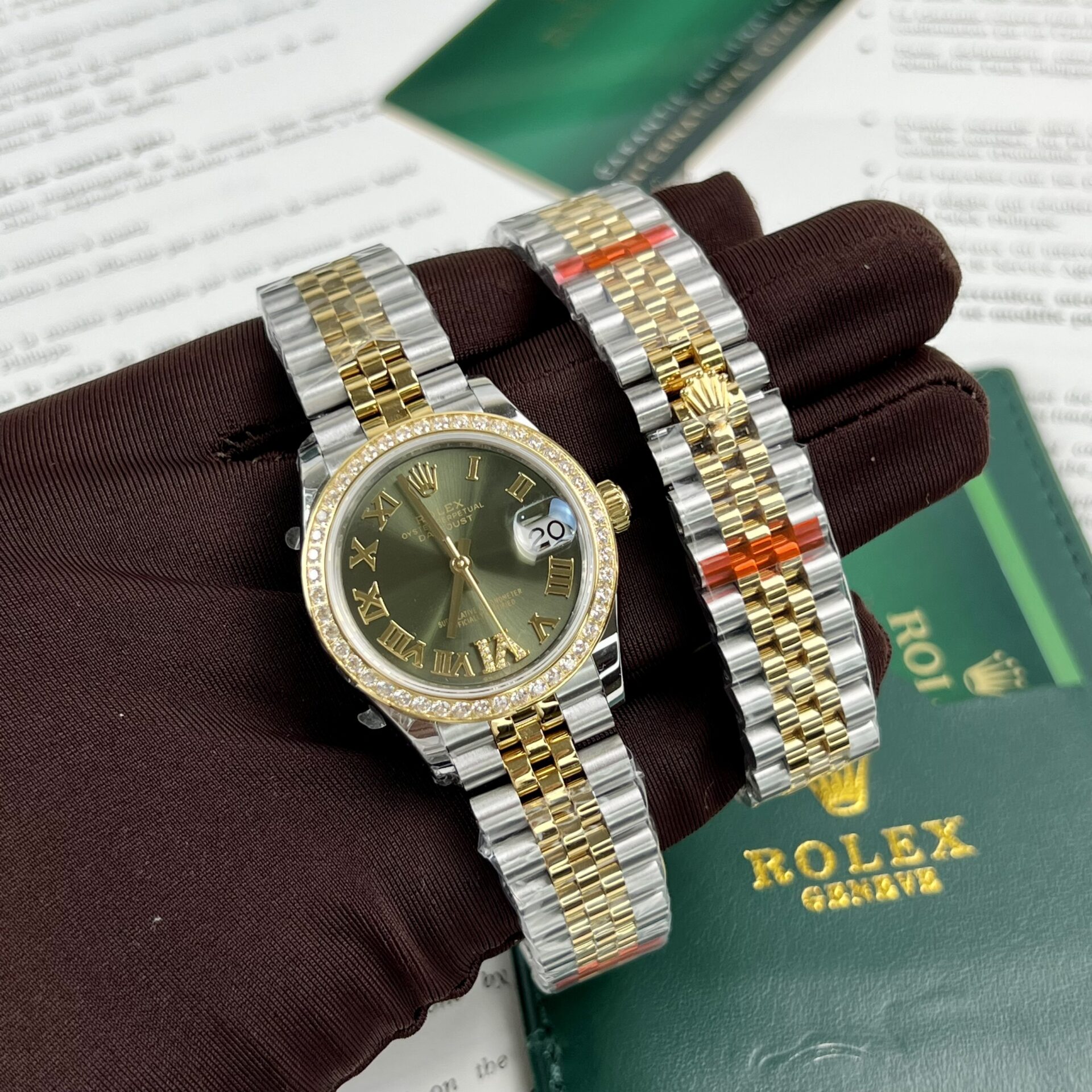 Rolex DateJust Women s Replica 1:1 Watch With Stone Bezel 31mm