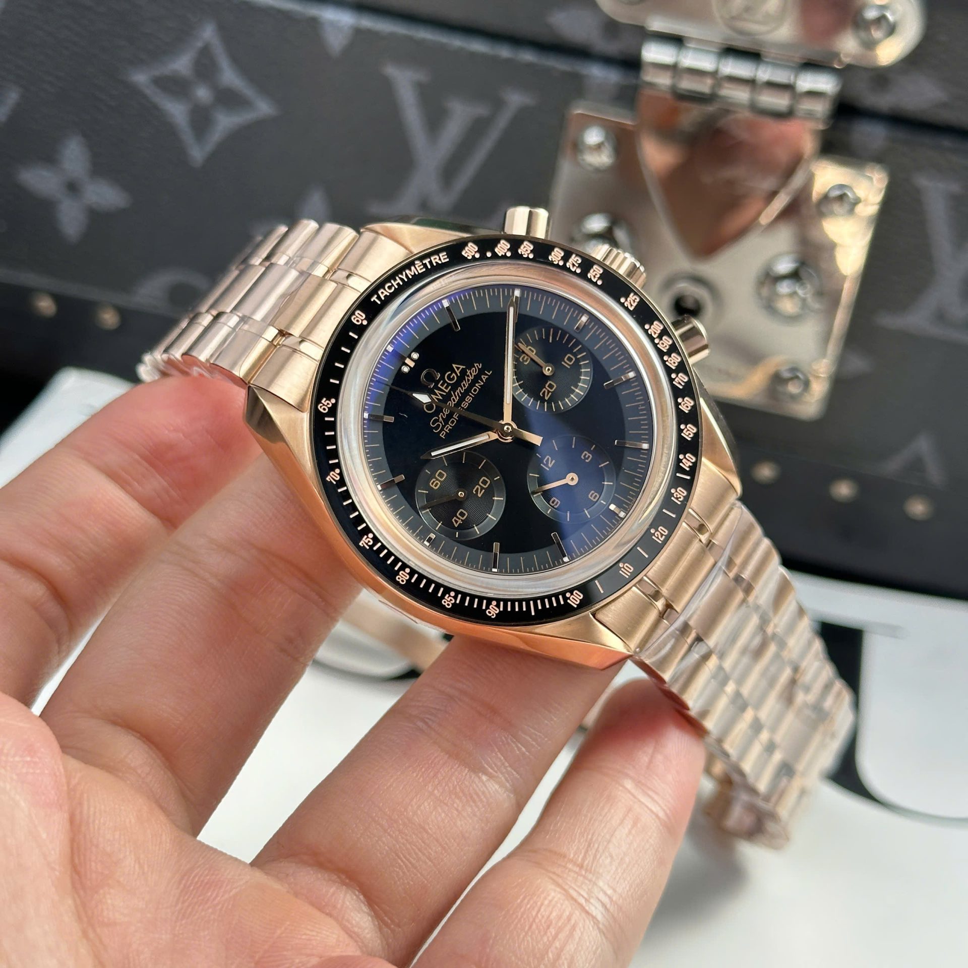 Omega Best Copies Watch SpeedMaster MoonWatch Rose Gold OM Factory 42mm