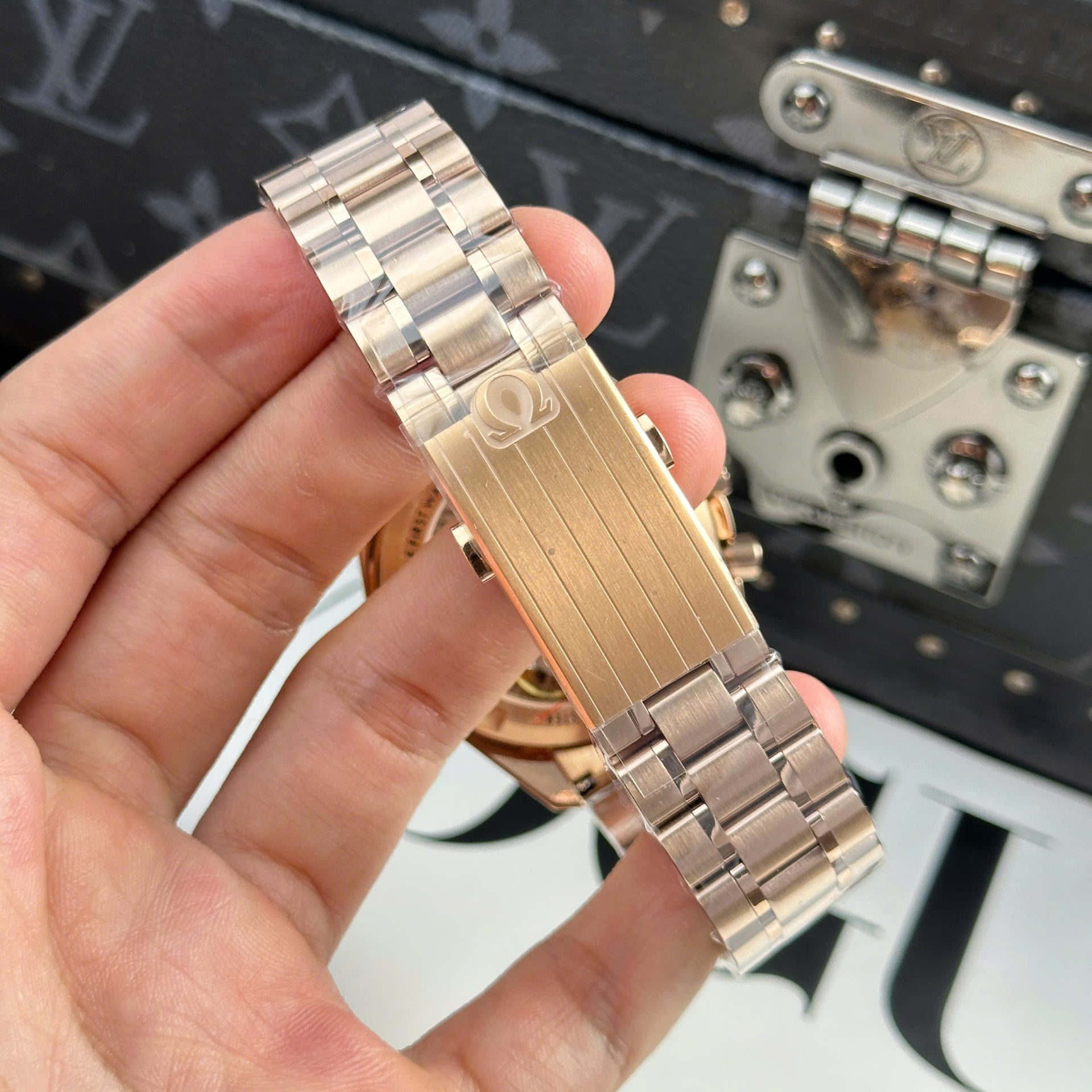 Omega Best Copies Watch SpeedMaster MoonWatch Rose Gold OM Factory 42mm