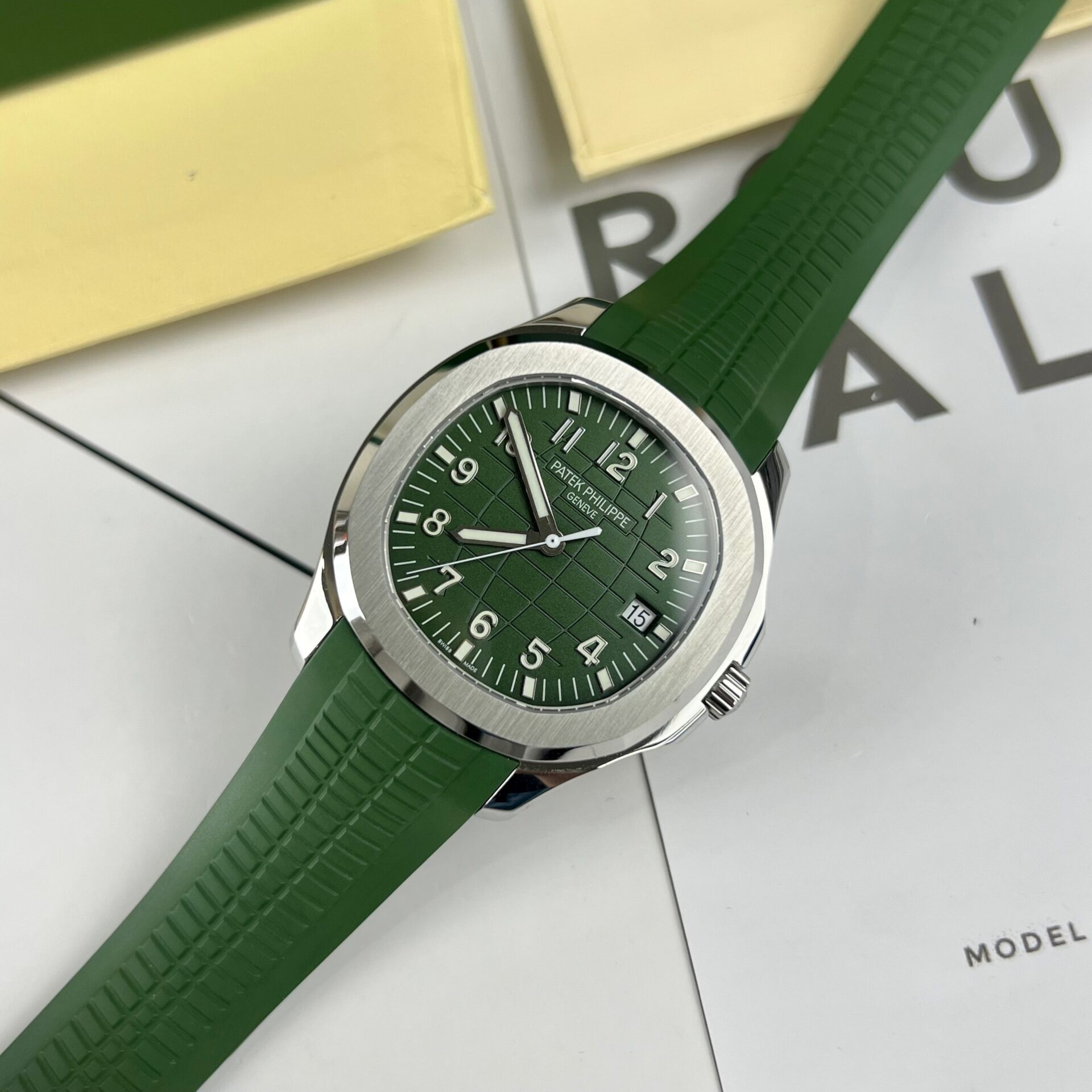 Patek Philippe Aquanaut 5168G Replica 1:1 Watch Green 42.2mm