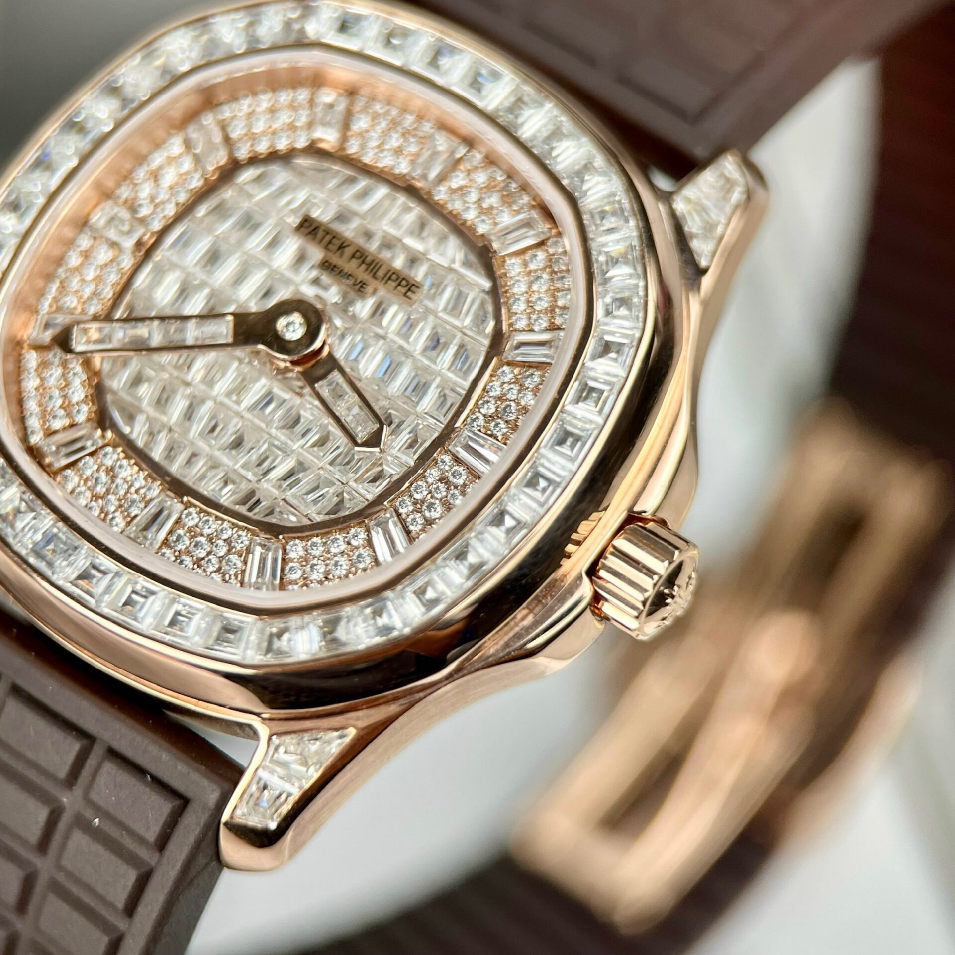 Patek Philippe Aquanaut 5062 Replica Watch Gold Wrapped Moissanite 35.6mm