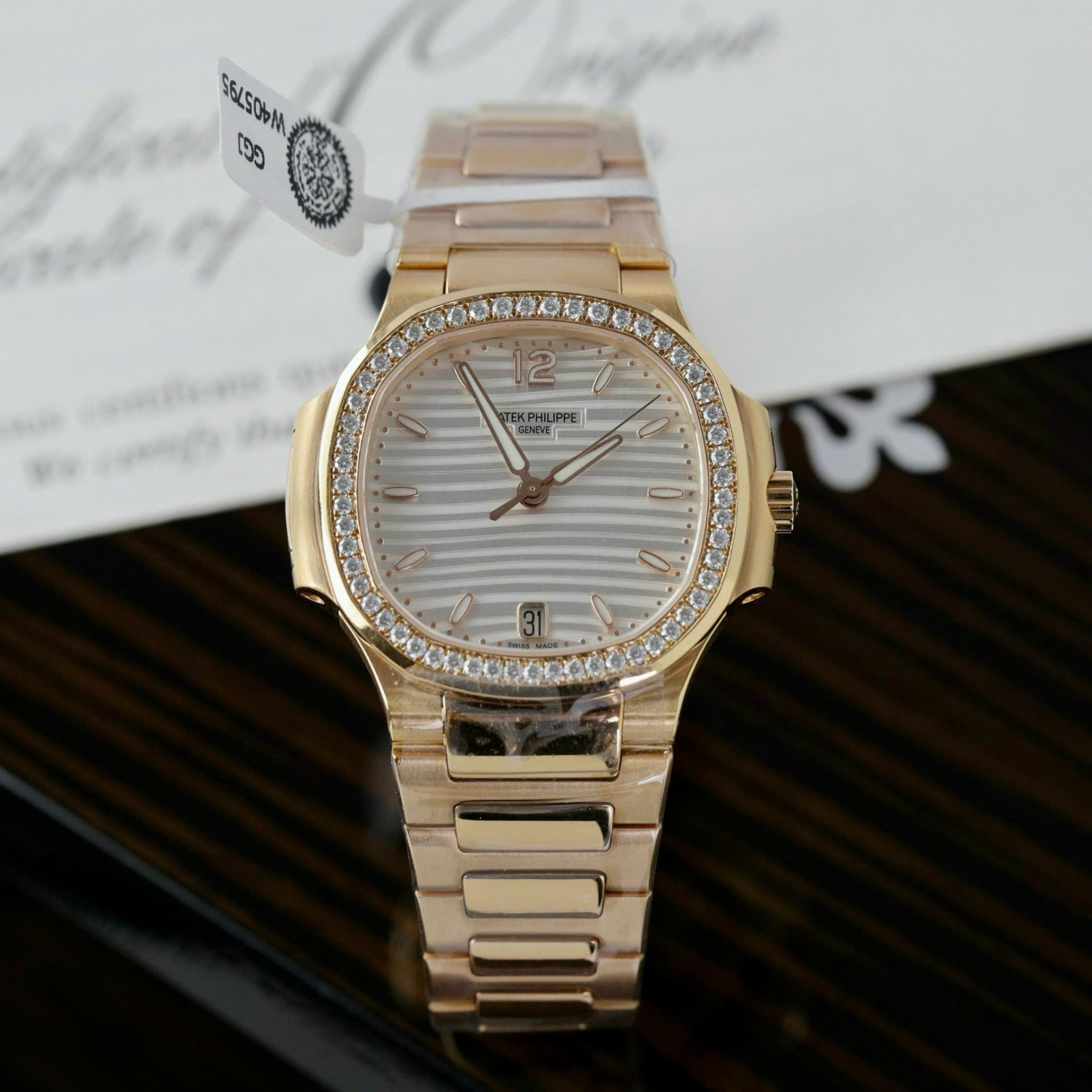 Patek Philippe Women White Dial Copies Watches Nautilus 7118 Gold Wrapped + Moissanite Diamonds 3K Factory 35.2mm
