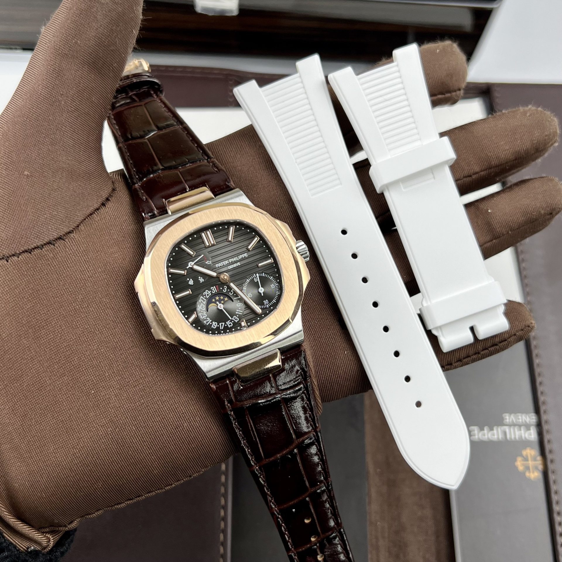 Patek Philippe Replica Watch Nautilus 5712 Demi Rose Gold GR Factory 40mm