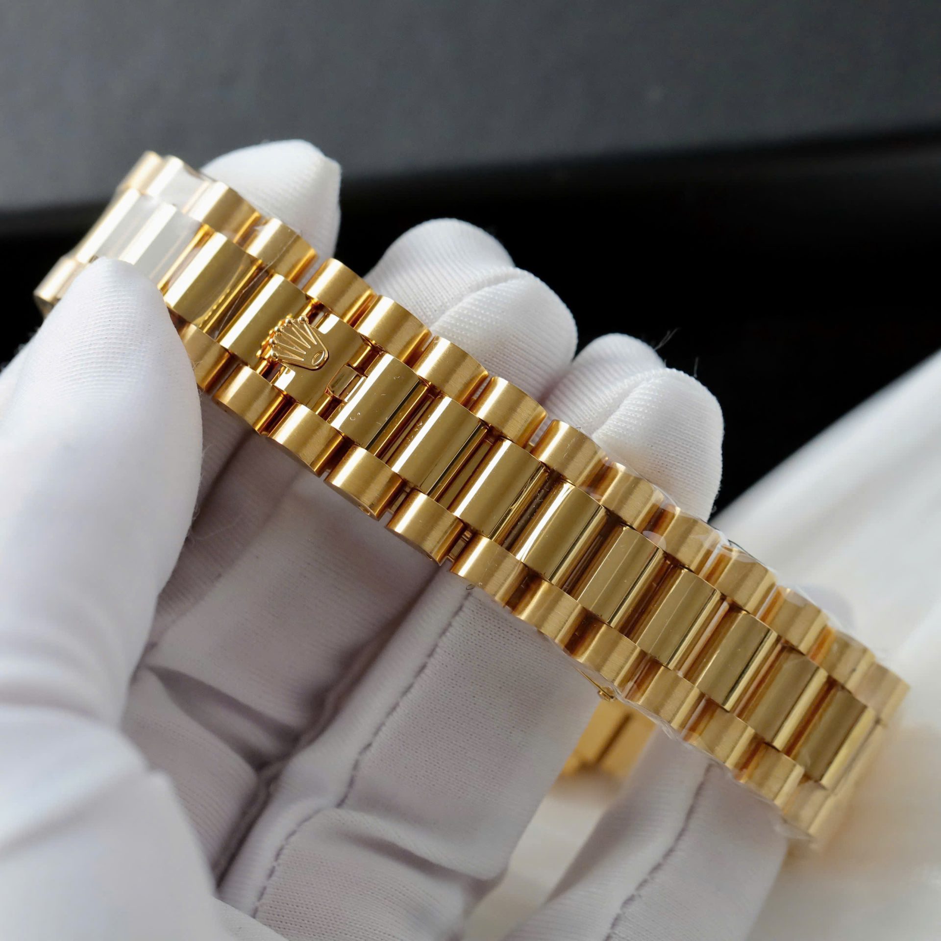 Rolex Day-Date Dial Green Replica Watch Gold Wrapped + Diamonds Moissanite Hong Kong 36mm