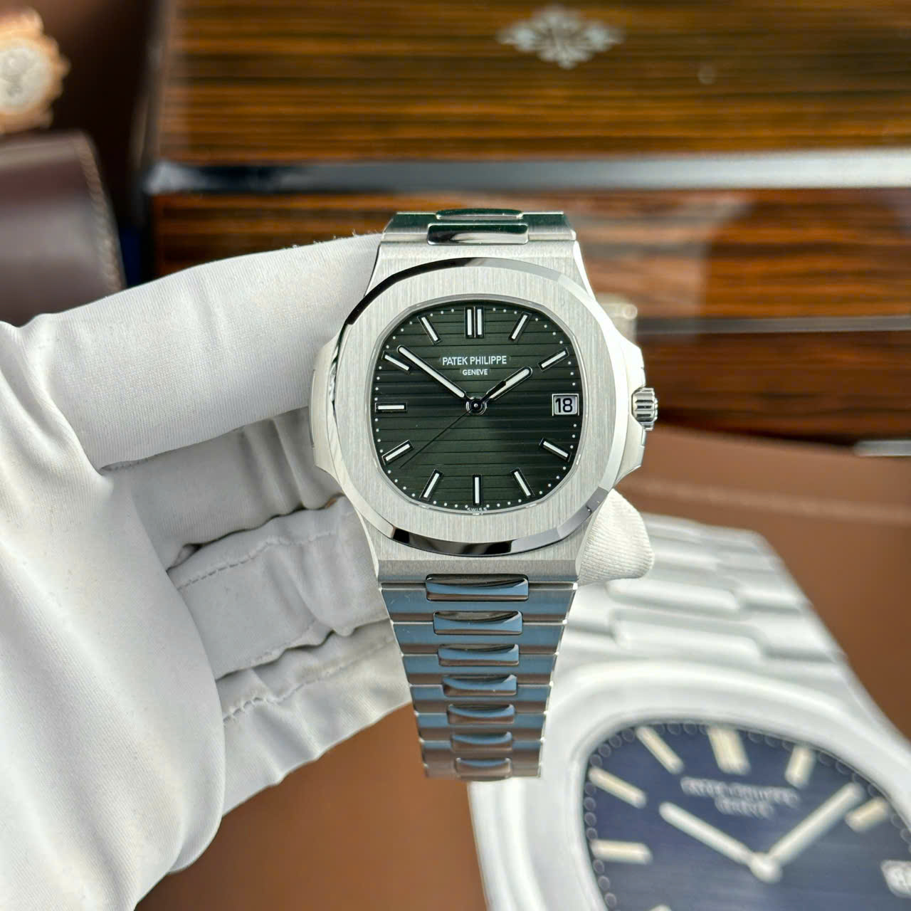 Patek Philippe Nautilus 5711 Refined Full Options Green Dial Best Top Quality Watch 40mm