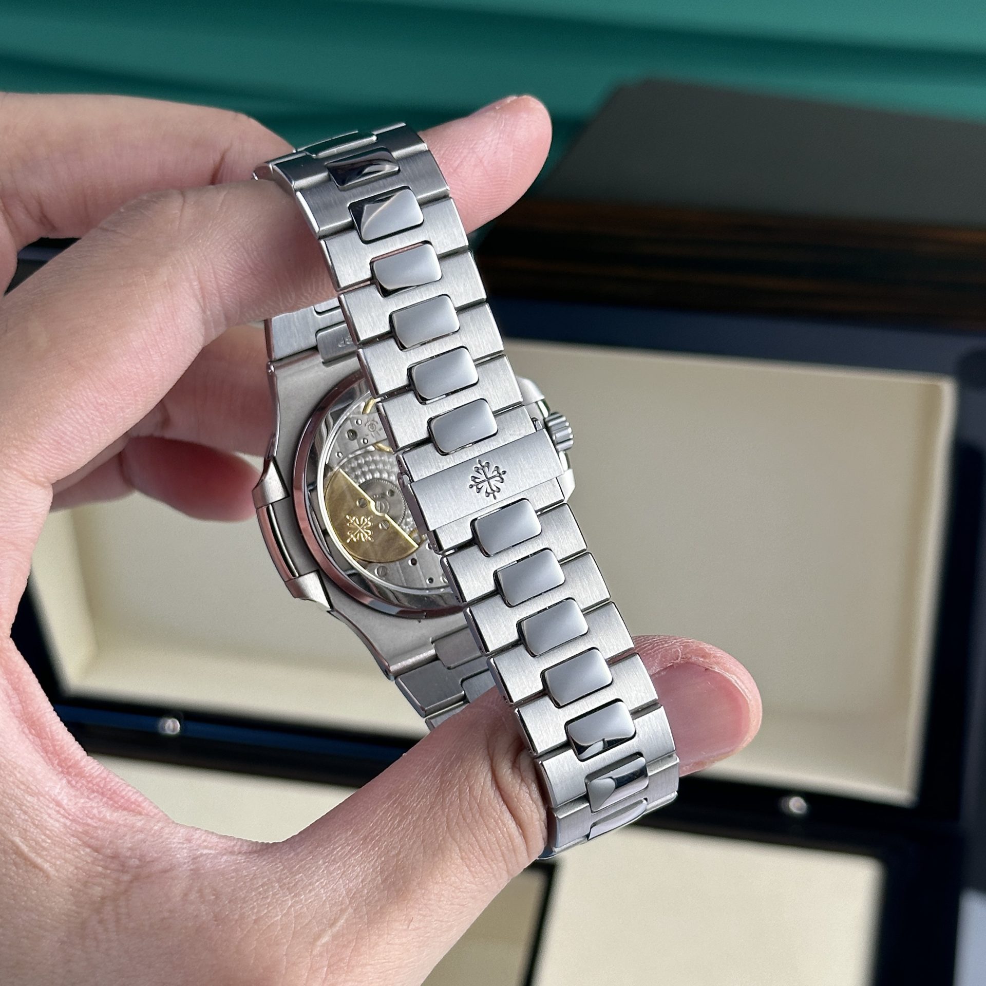 Patek Philippe Best Replica Watch Nautilus 5712 Custom Authentic Details 40mm