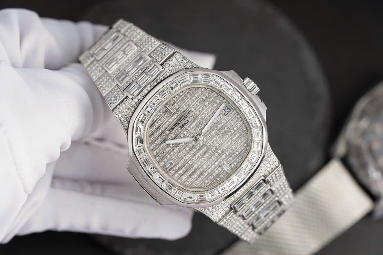 Patek Philippe Clone Watch Nautilus 5719 Full Diamonds Baguette 40mm