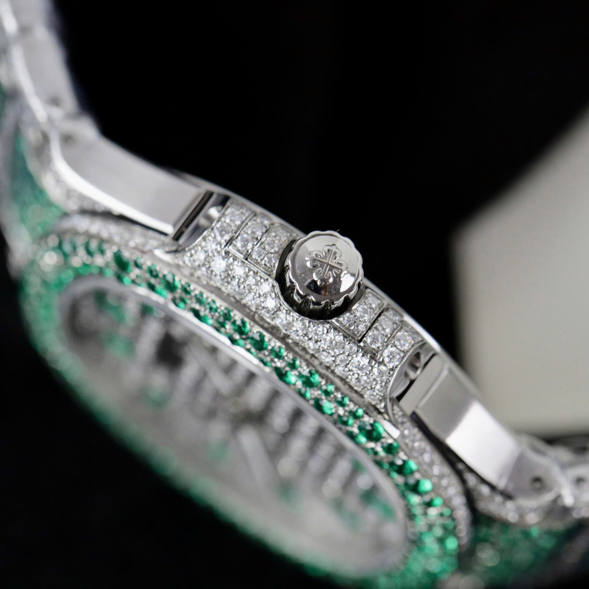 Patek Philippe Best Copies Watch Nautilus 7118 Custom Diamonds Moissanite Hong Kong 35.2mm