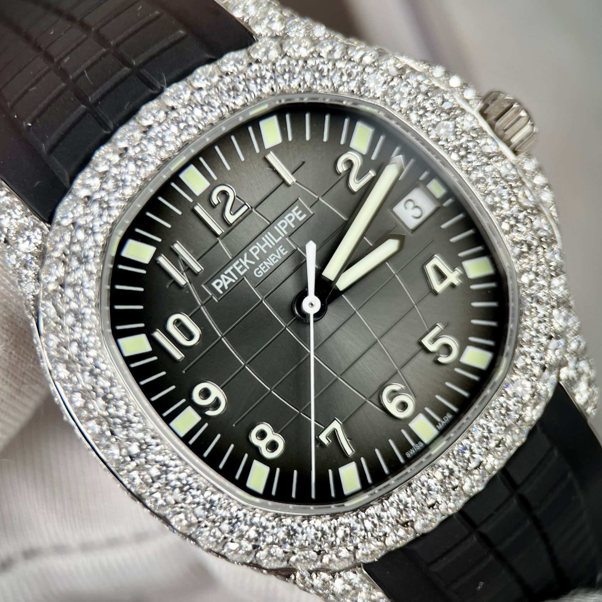 Patek Philippe Aquanaut 5719 Moissanite Diamond Replica Watch 40mm