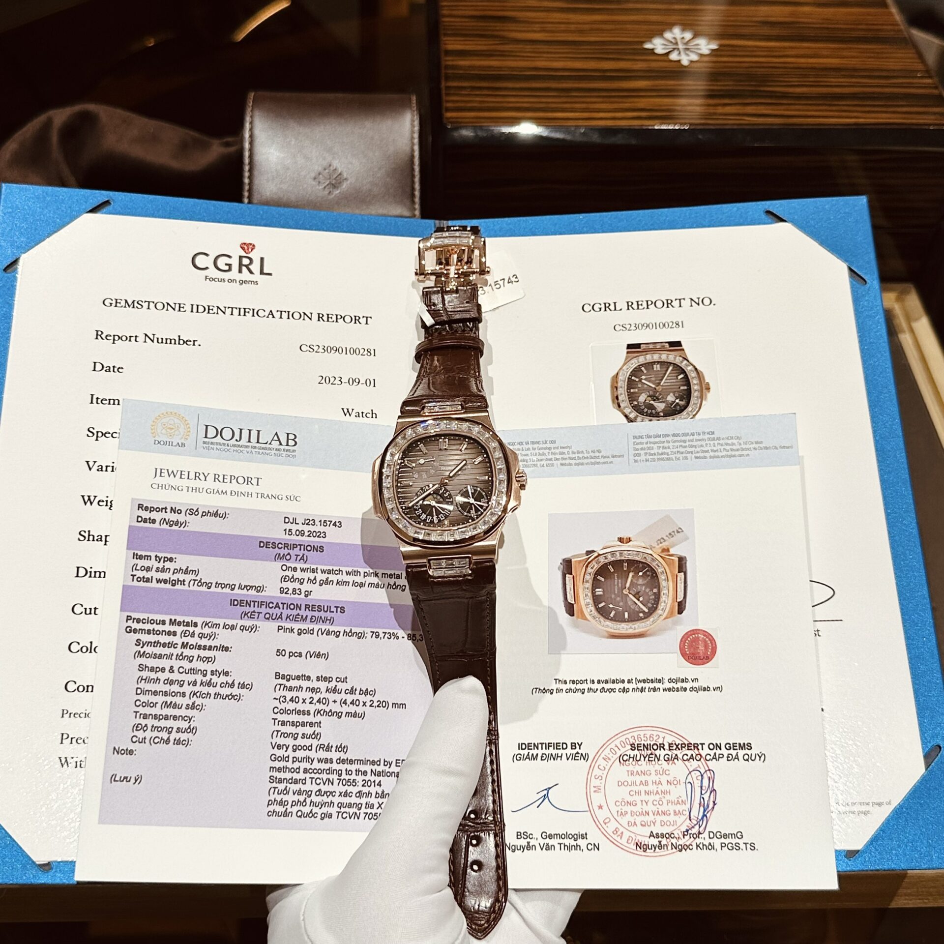 Patek Philippe Nautilus 5724R Gold Wrapped Moissanite Diamond Replica Watch 40mm