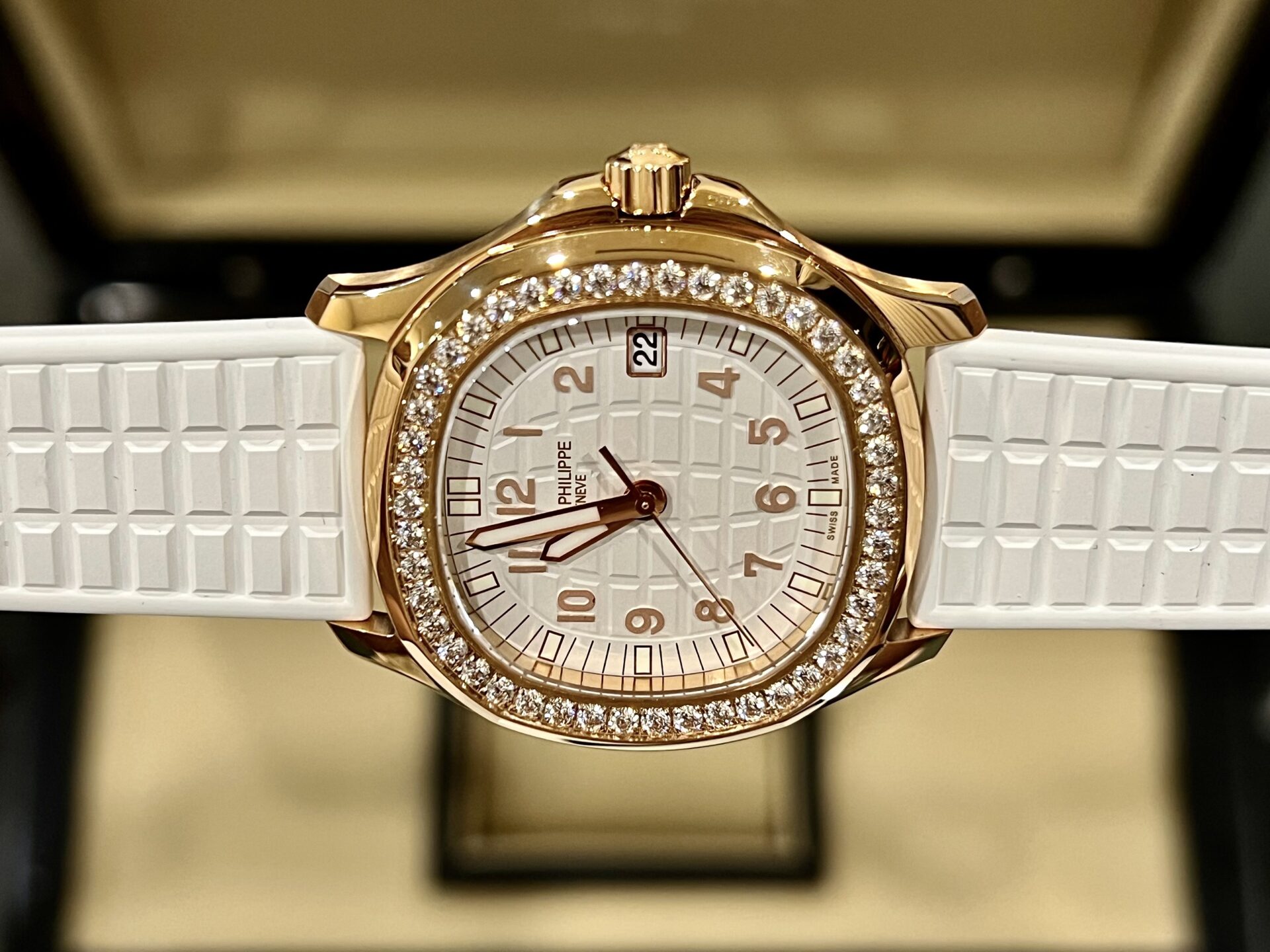 Patek Philippe Aquanaut 5067A Replica Watch White With Stone Bezel 35.6mm