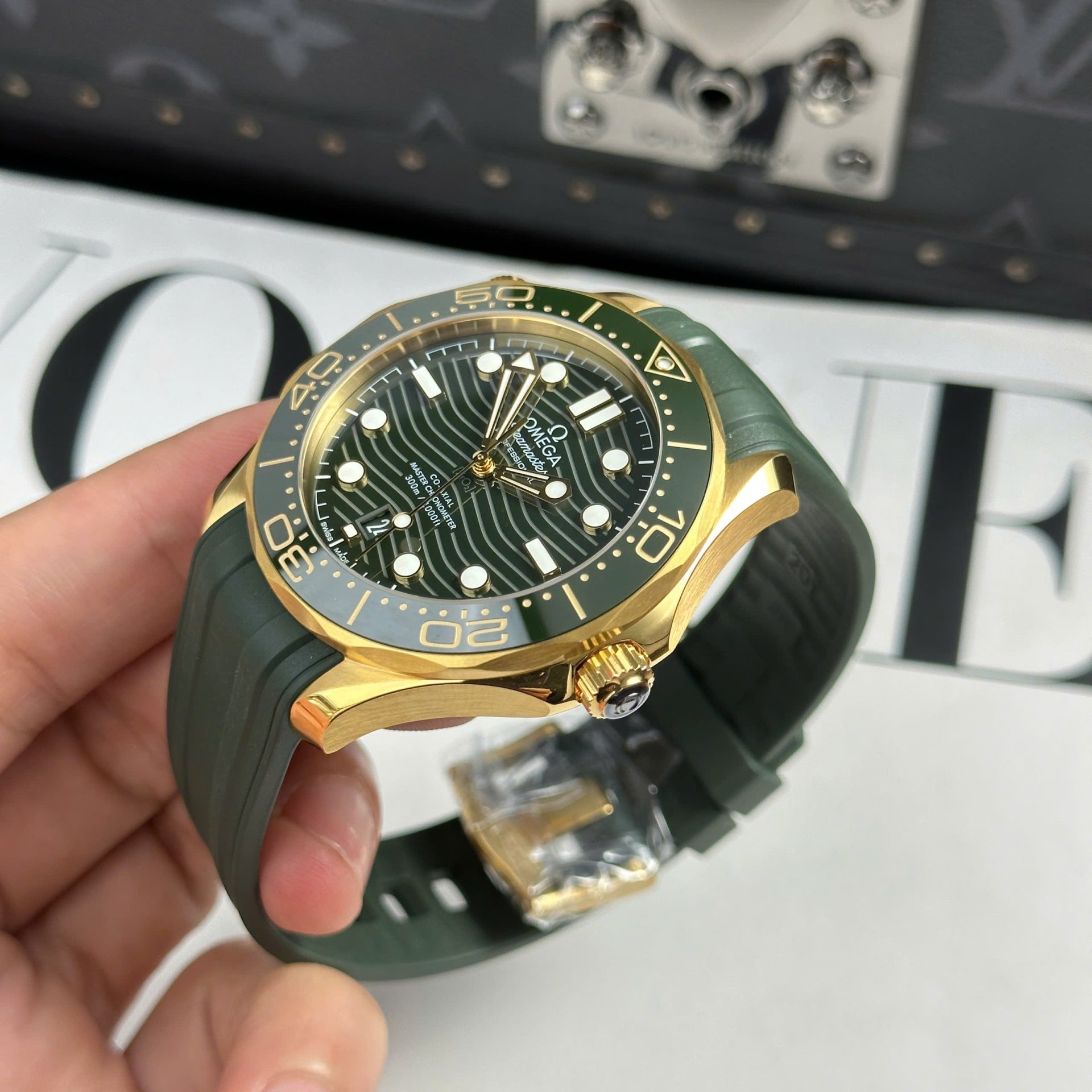 Omega Seamaster Diver 300M Replica Watches Dial Green VS Factory 42mm