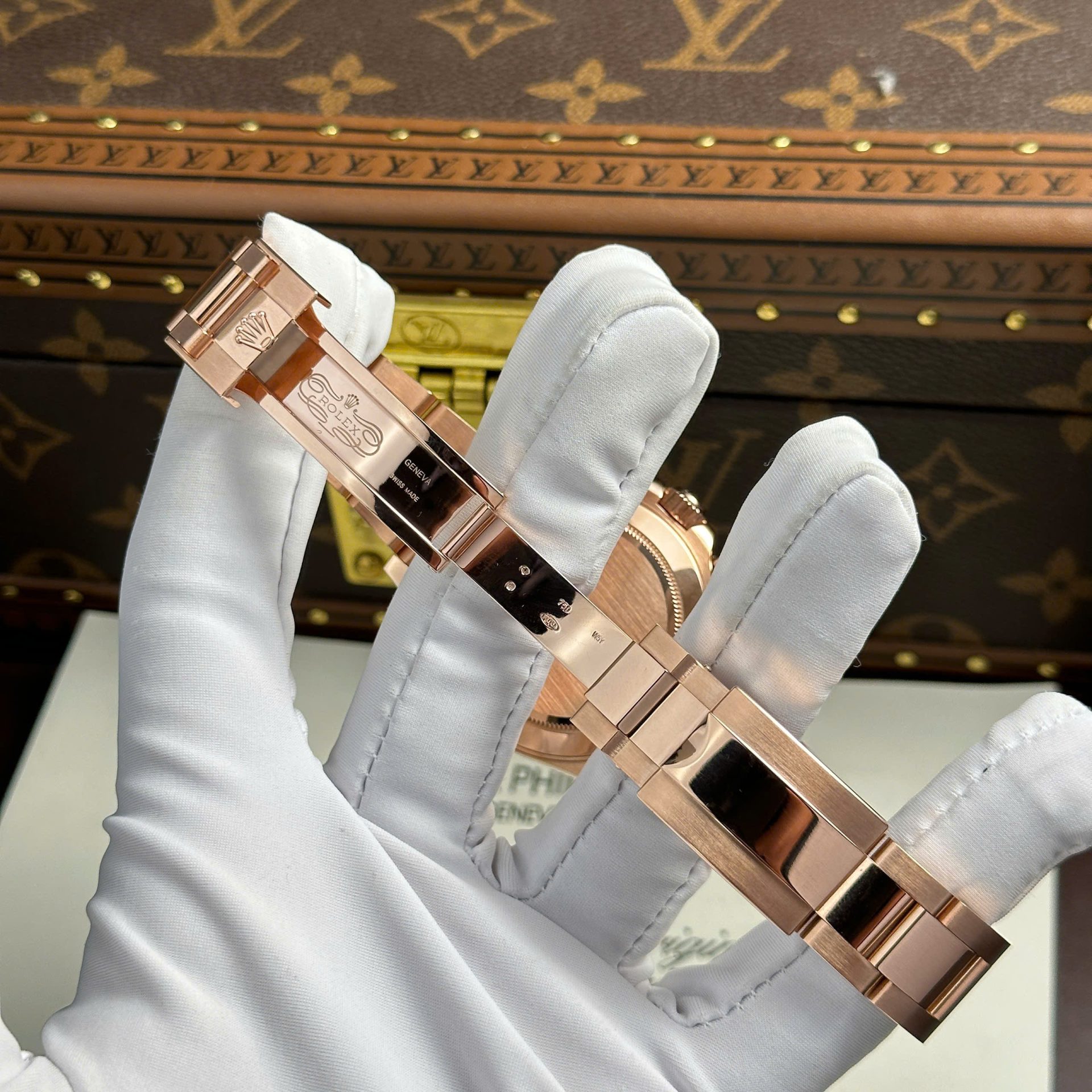 Rolex Cosmograph Daytona Dial Black Custom Gold Wrapped Replica Watch 40mm