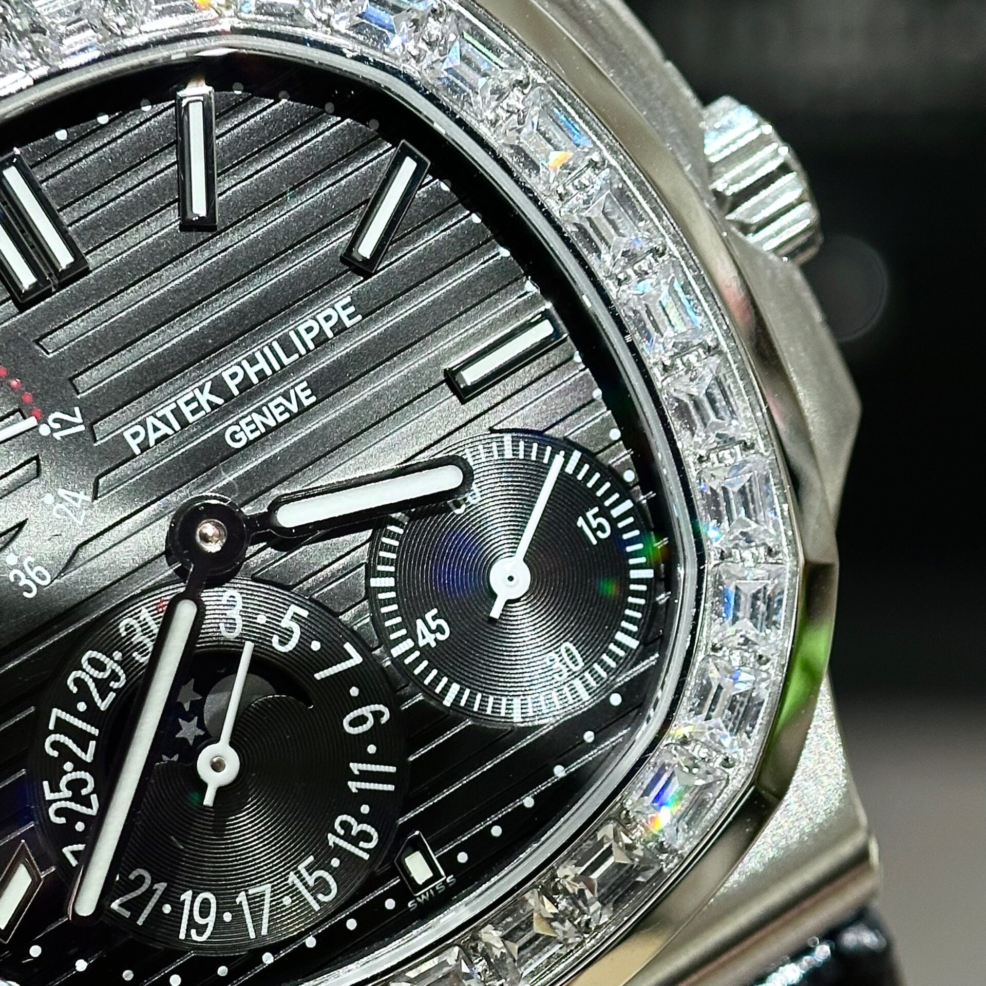 Patek Philippe Nautilus 5724G Replica Watch Gray Dial GRF 40mm