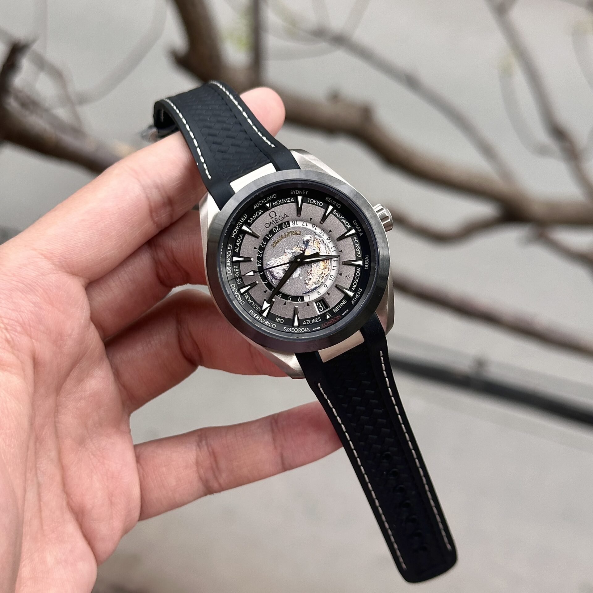 Omega Replica Watch Aqua Terra Worldtimer Gray Dial Rubber Strap VS Factory 43mm
