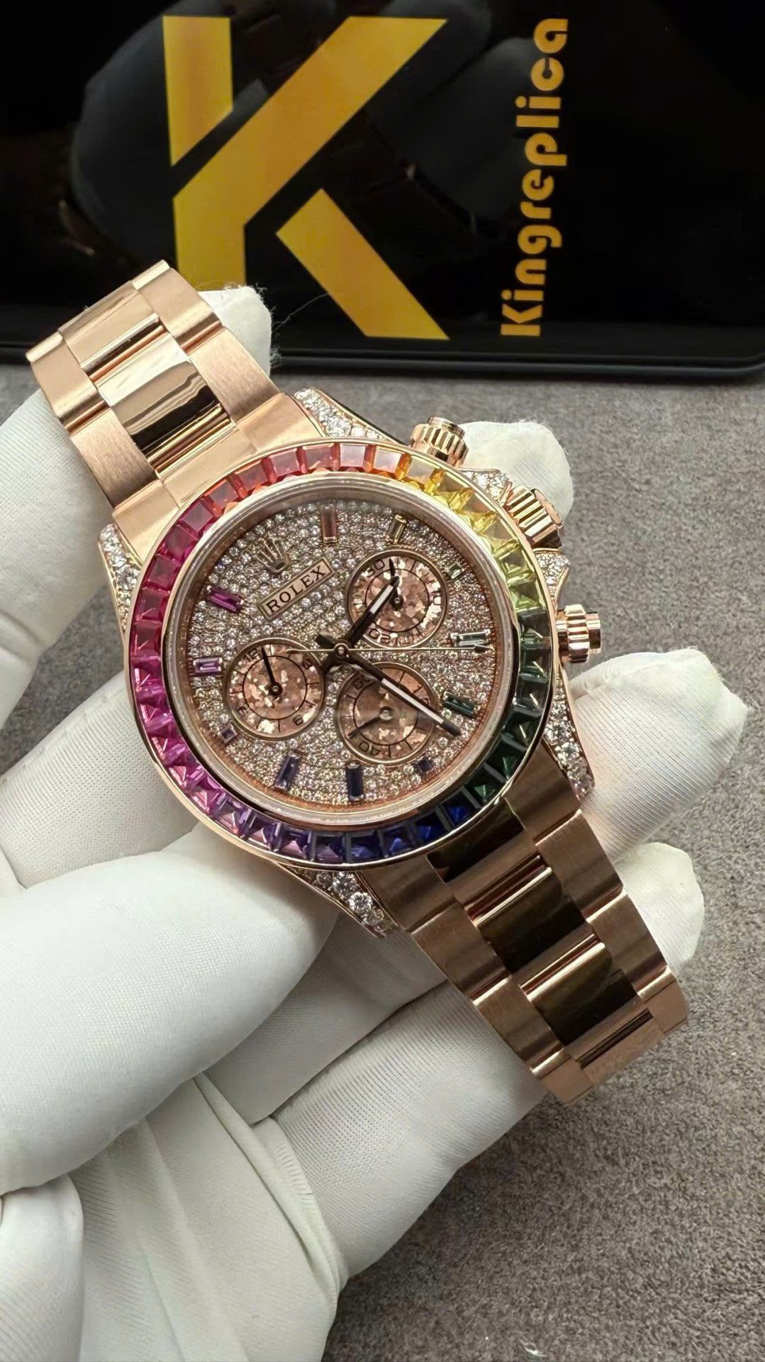 Rolex Daytona Rainbow Watch Crafted in Solid Gold with 40mm Natural Diamonds