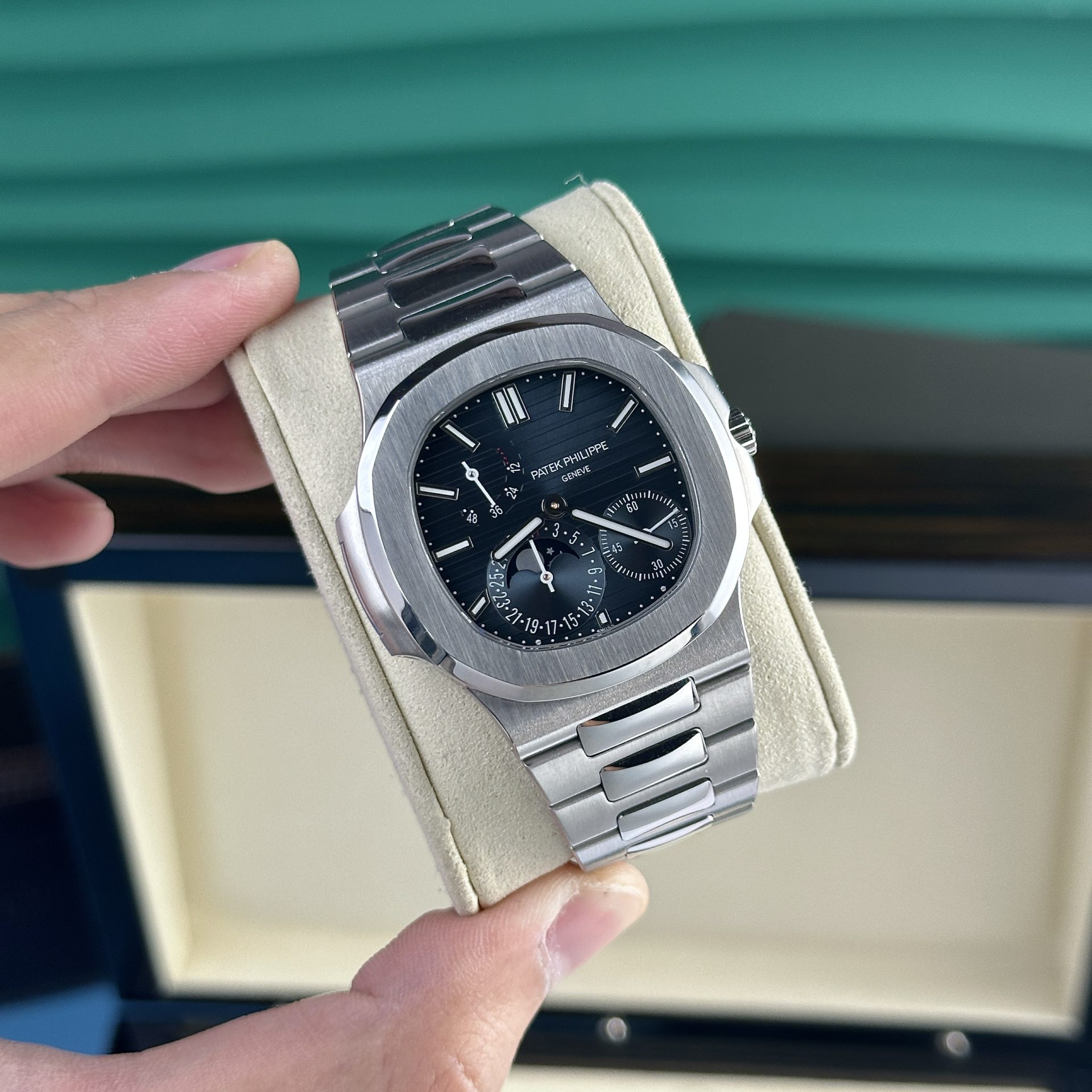 Patek Philippe Best Replica Watch Nautilus 5712 Custom Authentic Details 40mm