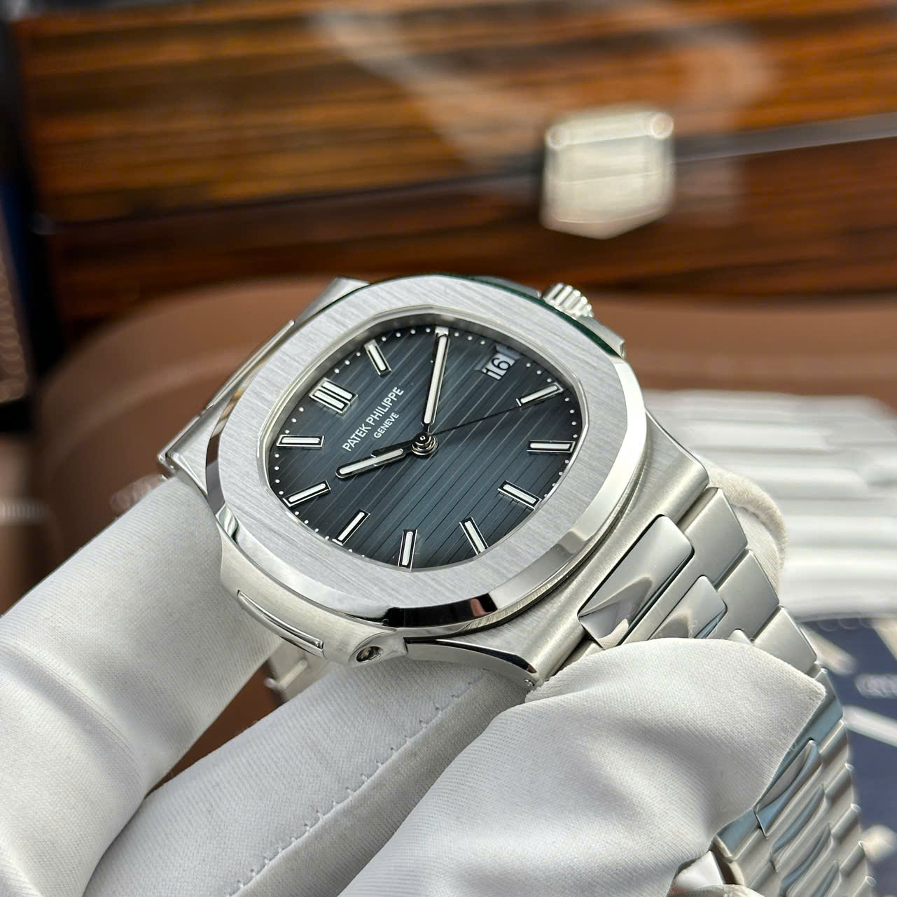 Patek Philippe Nautilus 5711 Replica Watch Refined Full Options Like Auth Top Top Quality 40mm