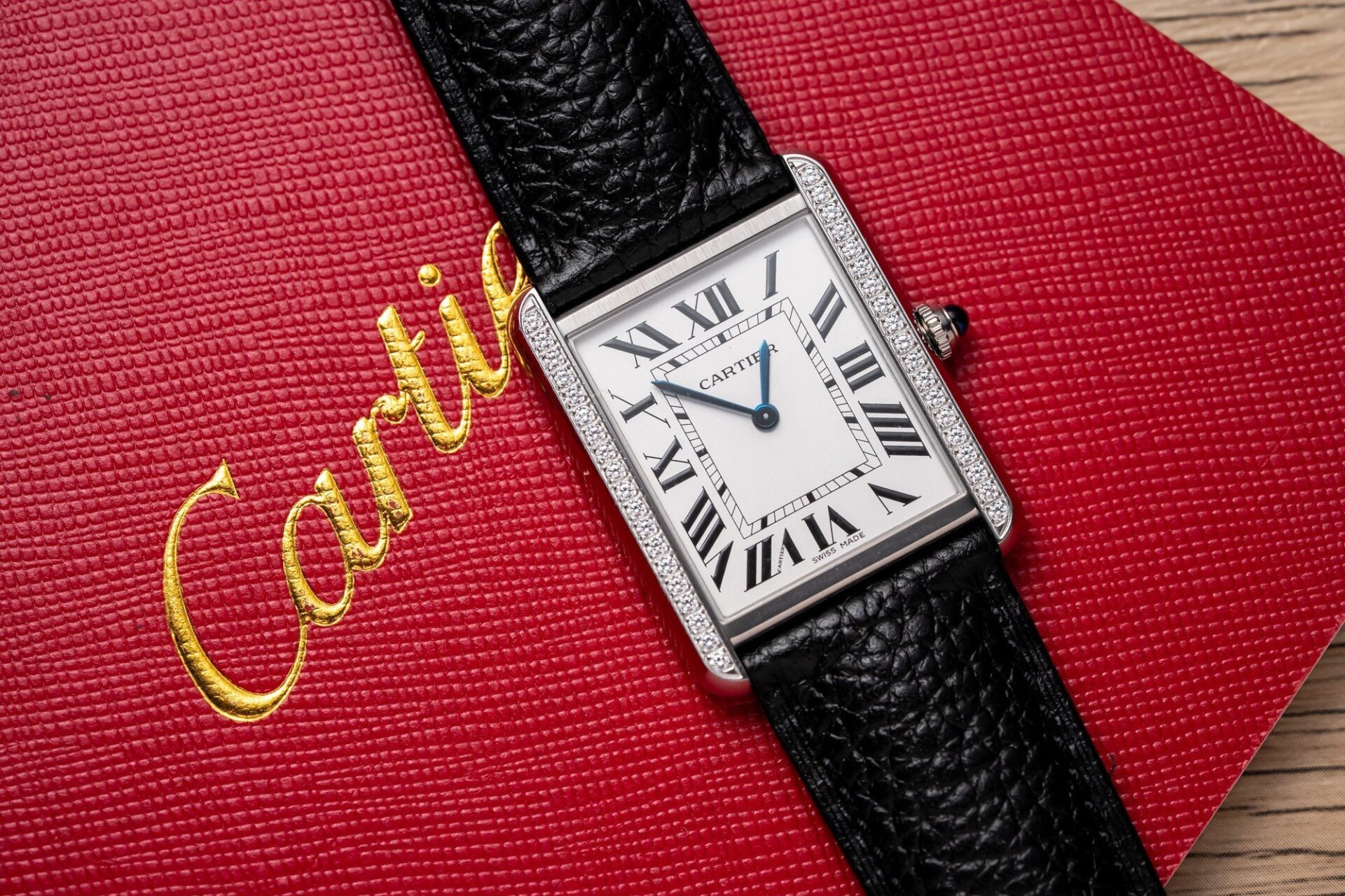 Cartier Fake Watch Tank Must W4TA0017 White Dial Leather Strap 33.7 25.5mm