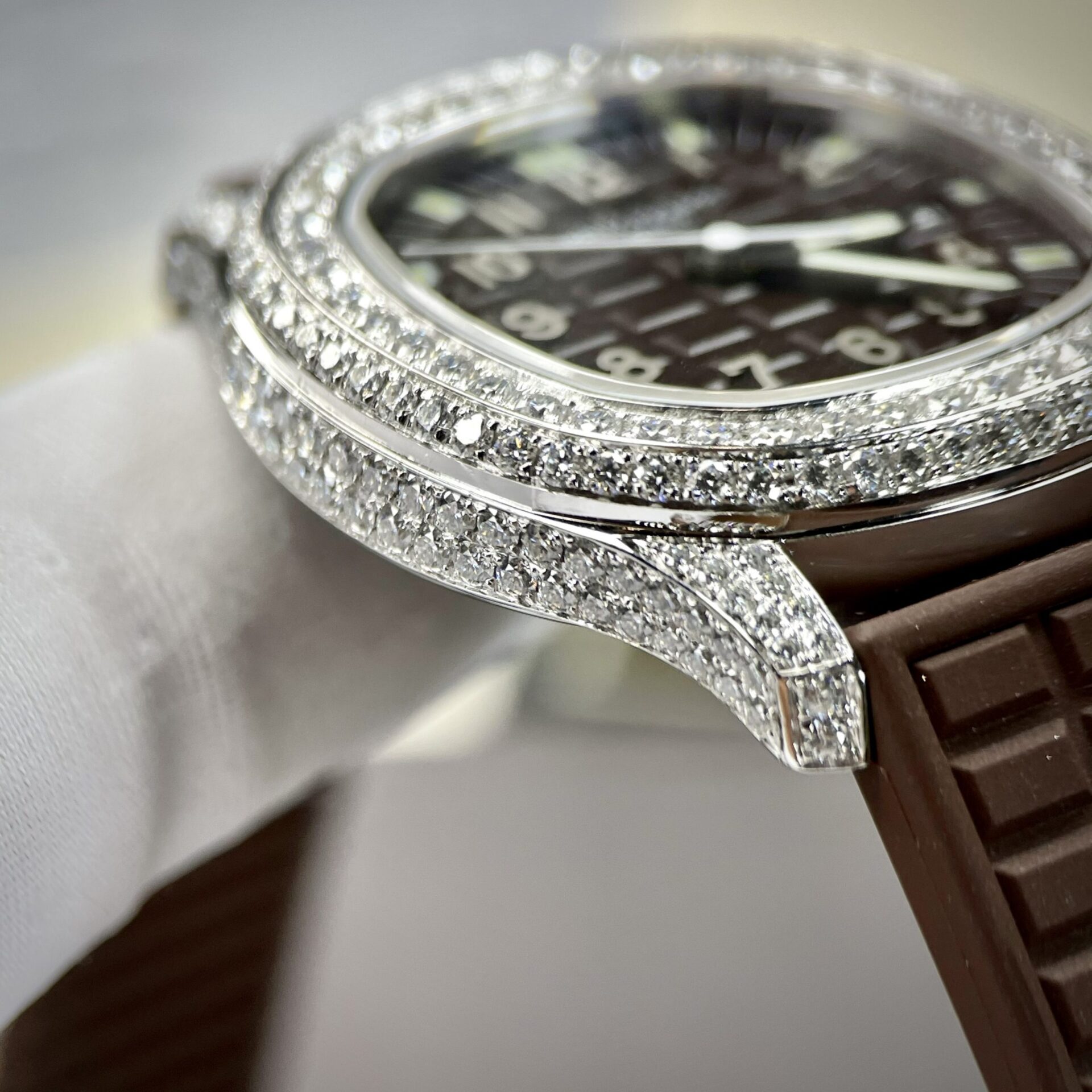 Patek Philippe Replica Watch Aquanaut 5067 Dial Brown Custom Diamonds Moissanite 35.6mm