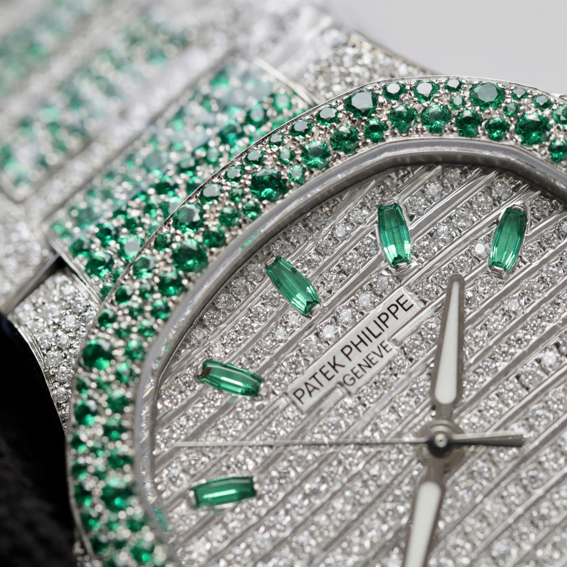 Patek Philippe Best Copies Watch Nautilus 7118 Custom Diamonds Moissanite Hong Kong 35.2mm