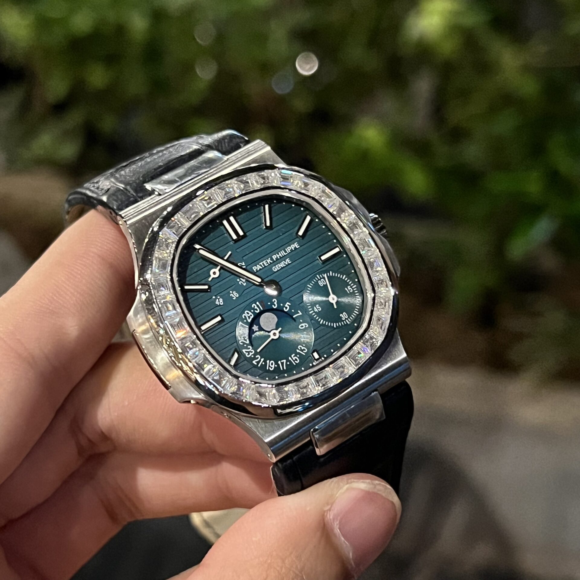 Patek Philippe Nautilus 5722G With Diamond Moissanite Replica 11 Watch 40mm