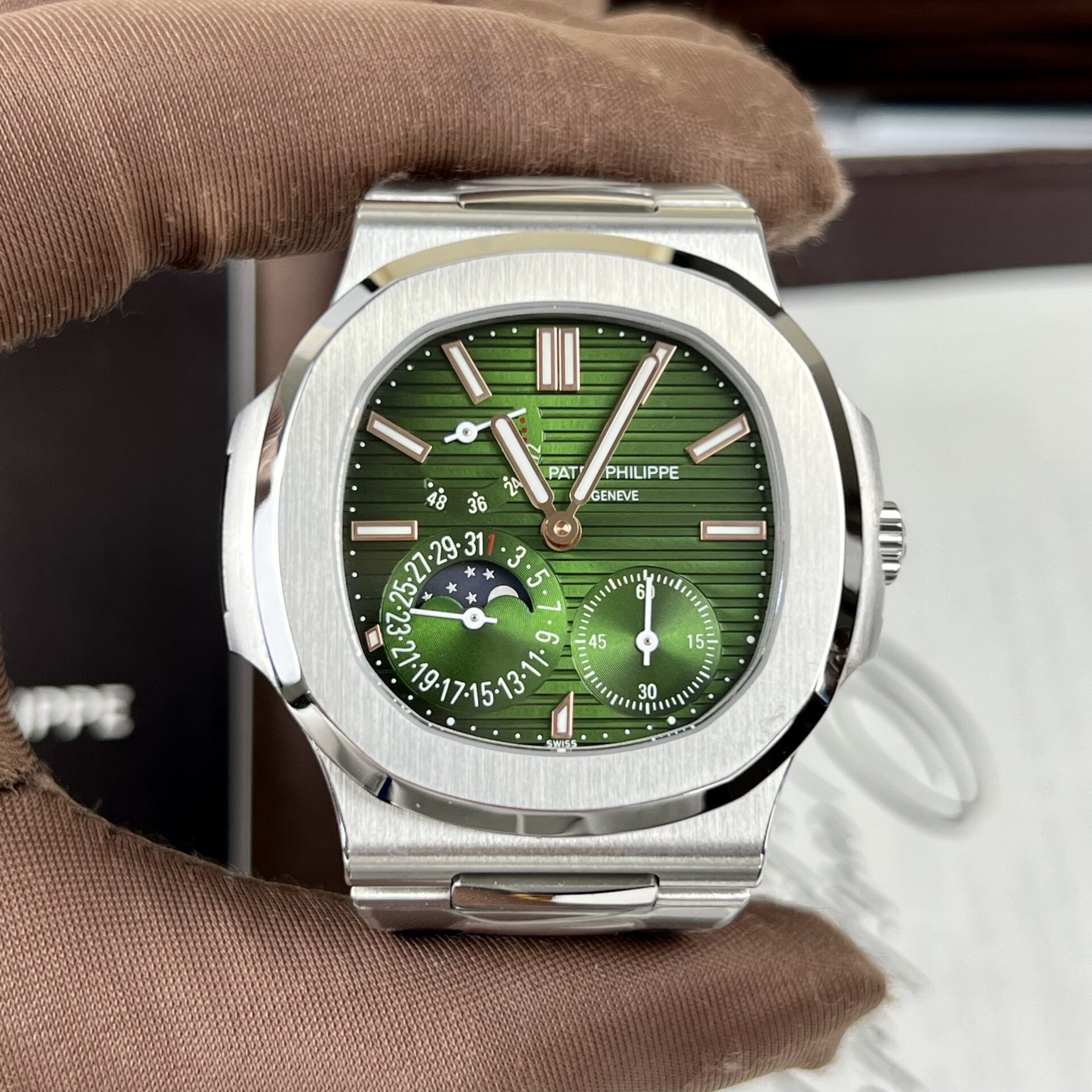 Patek Philippe Nautilus 5712 Replica 1:1 Watch Green Dial ZF 40mm