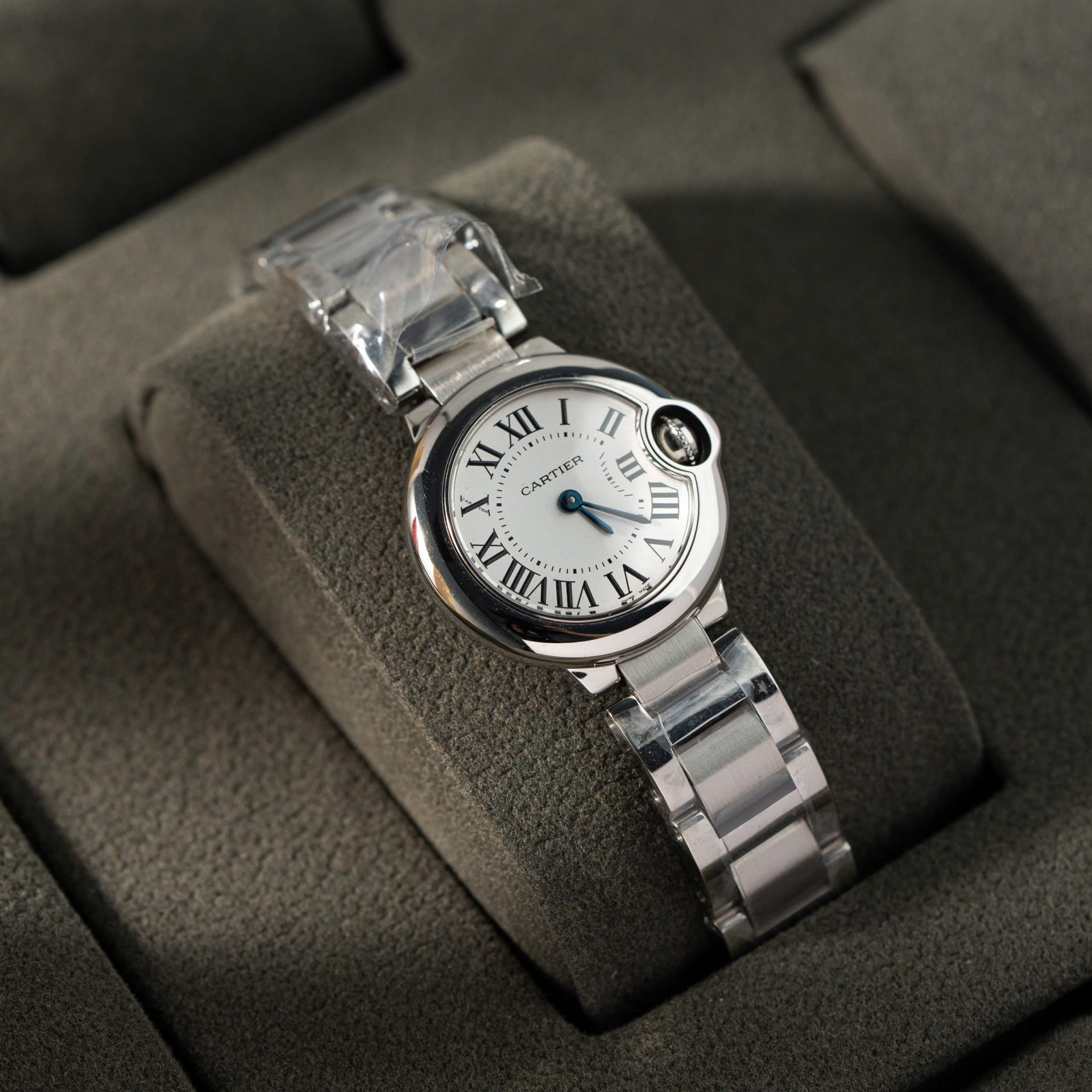 Cartier Ballon Bleu Women s Replica Watch Swiss Quartz Movement Metal Strap 28mm