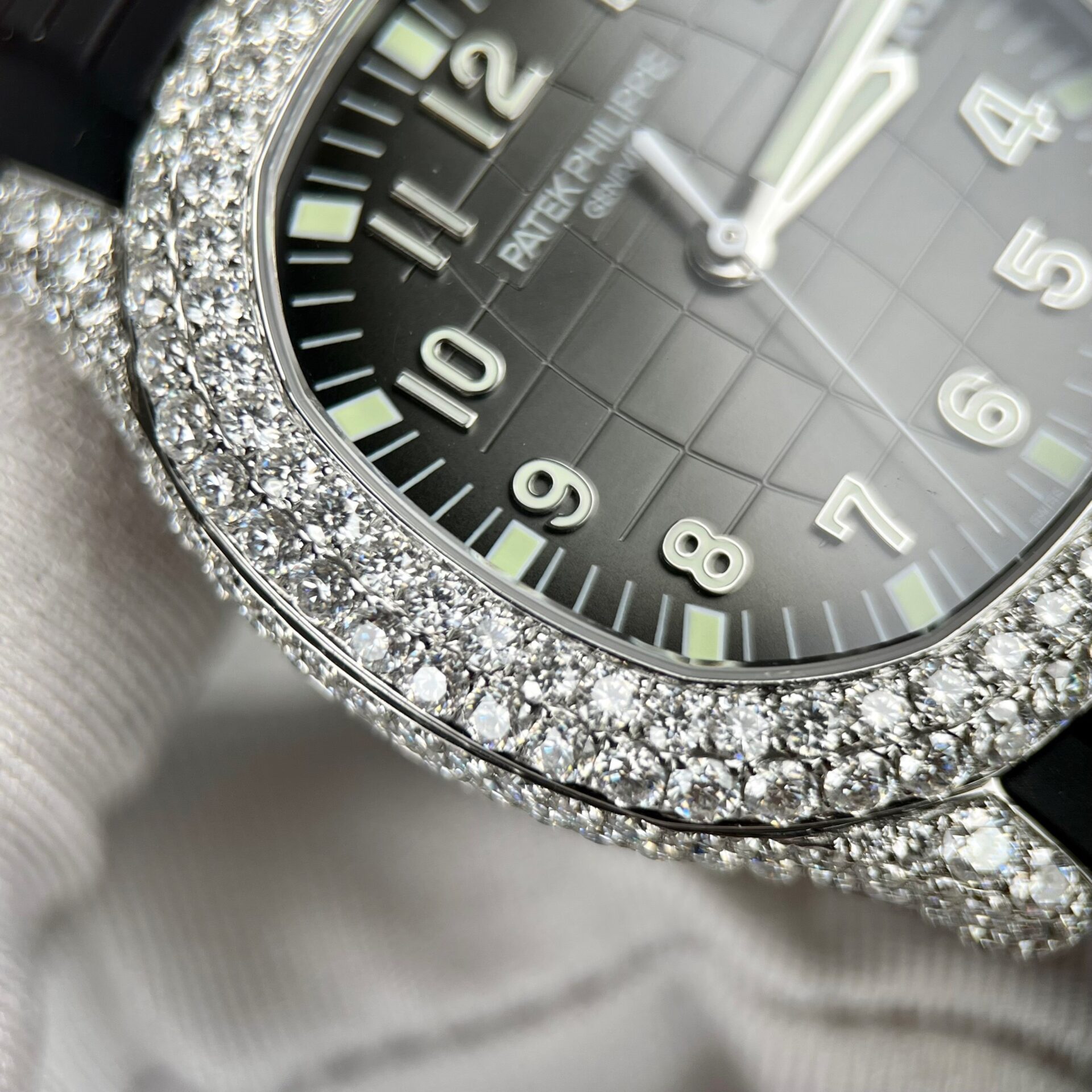 Patek Philippe Aquanaut 5719 Moissanite Diamond Replica Watch 40mm